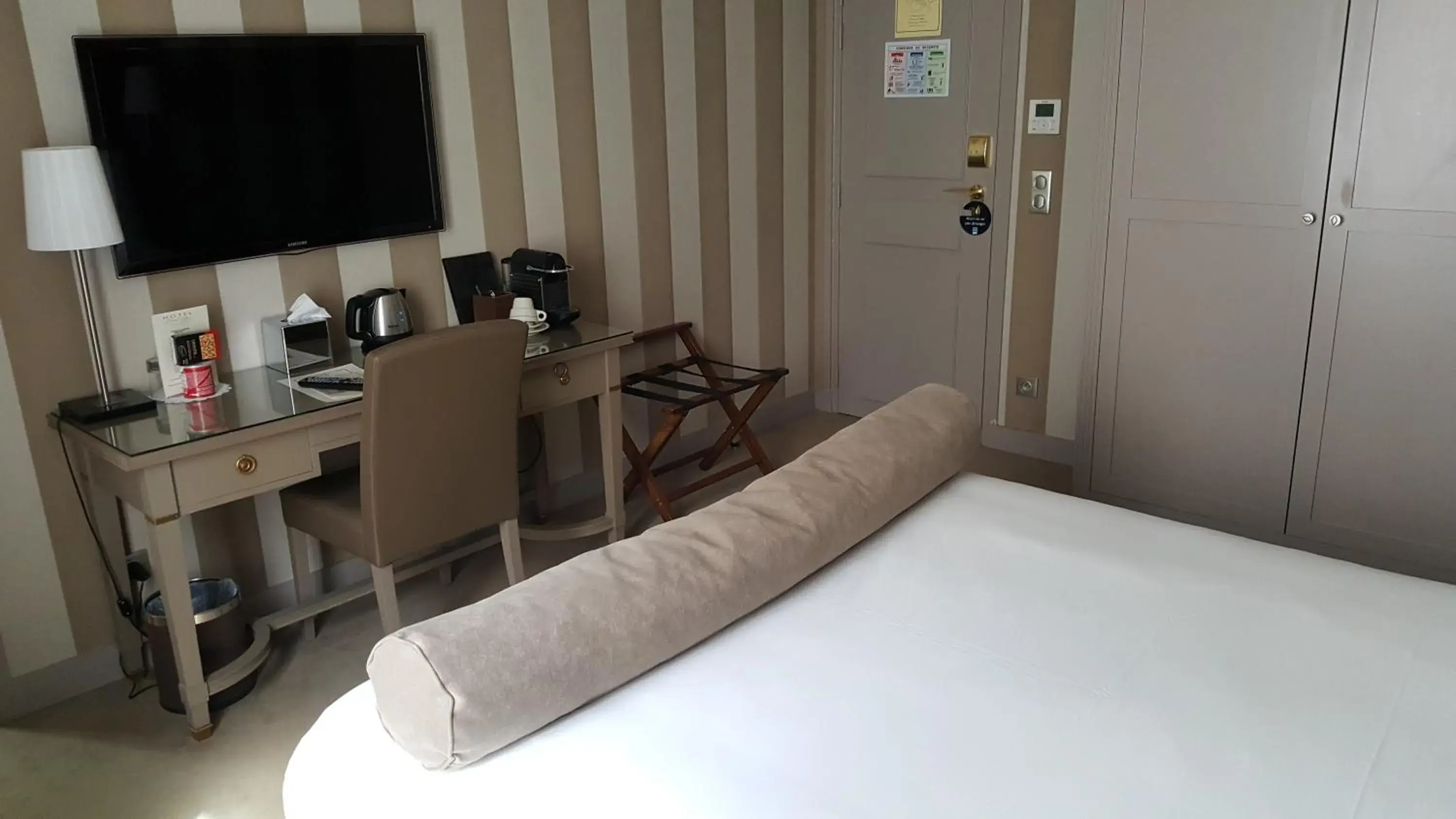 Bedroom, Bed in Hotel Saint Cyr Etoile Bedroom, Bed in Hotel Saint Cyr Etoile