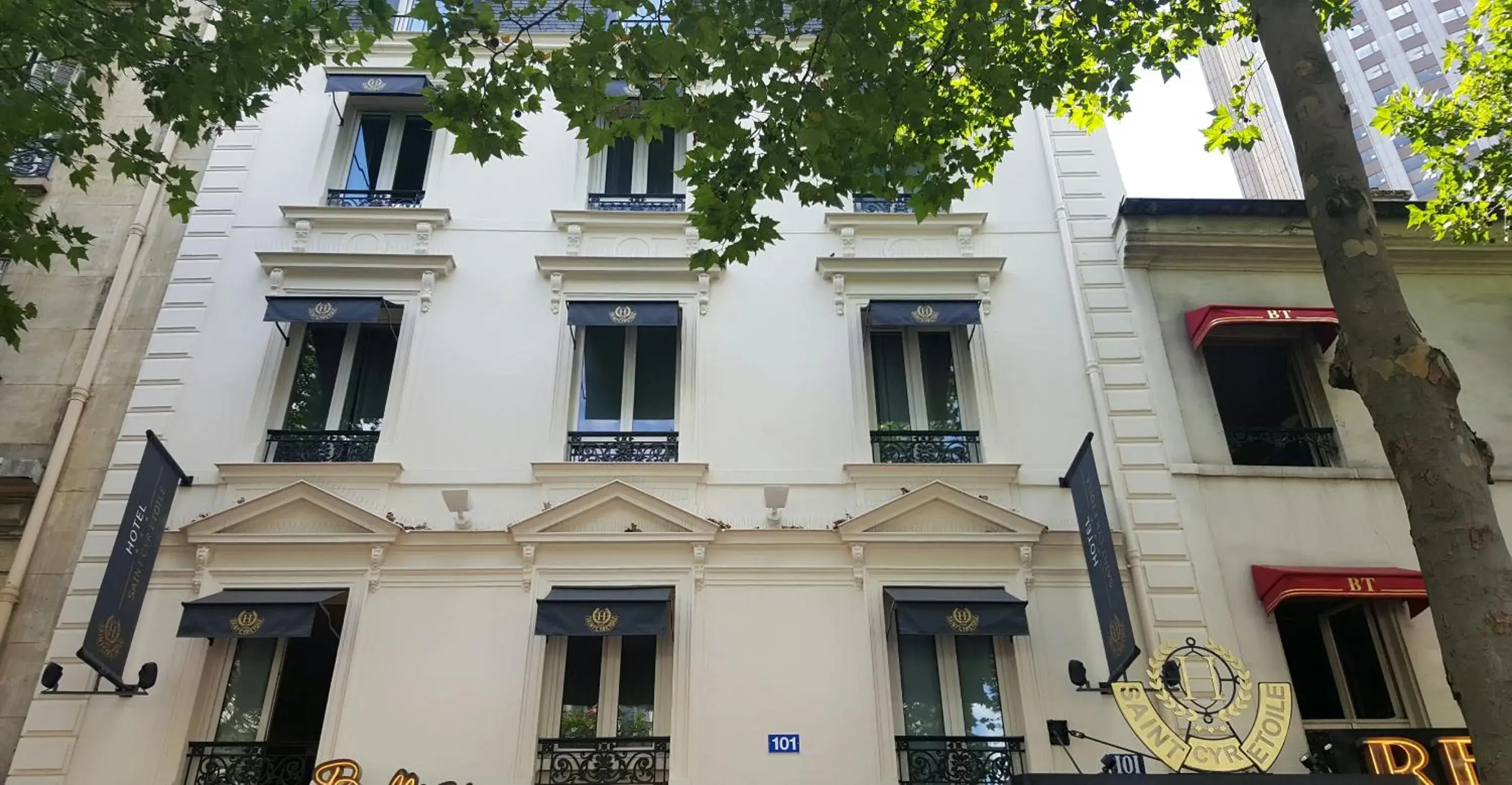 Facade/entrance in Hotel Saint Cyr Etoile Facade/entrance in Hotel Saint Cyr Etoile