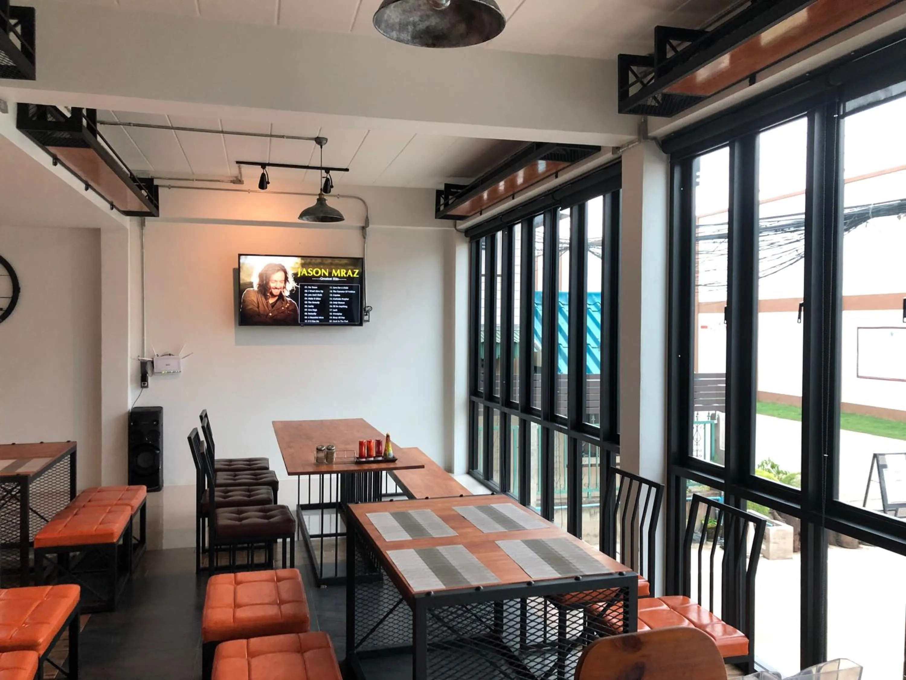 Restaurant/places to eat in Richmond Nan Hotel