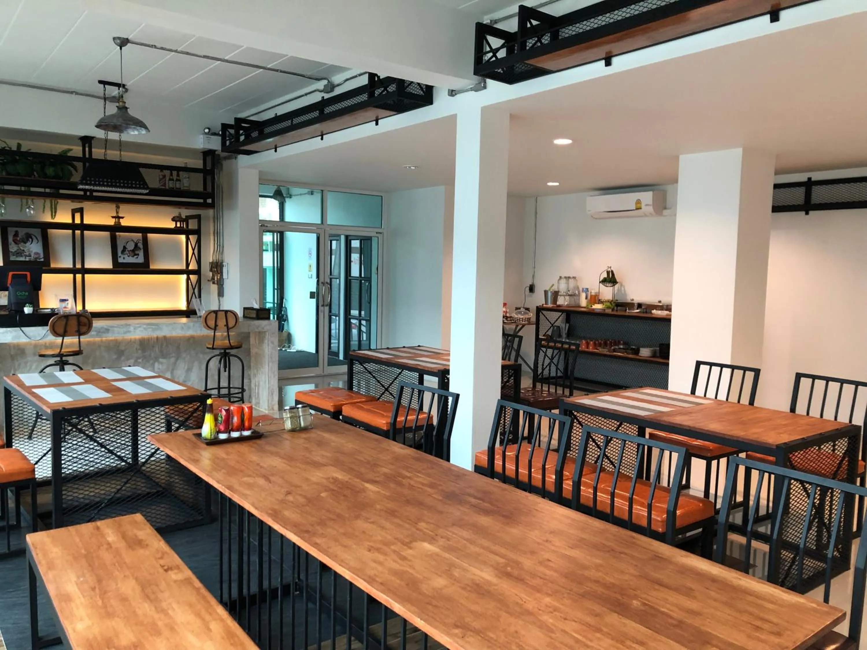 Restaurant/places to eat in Richmond Nan Hotel