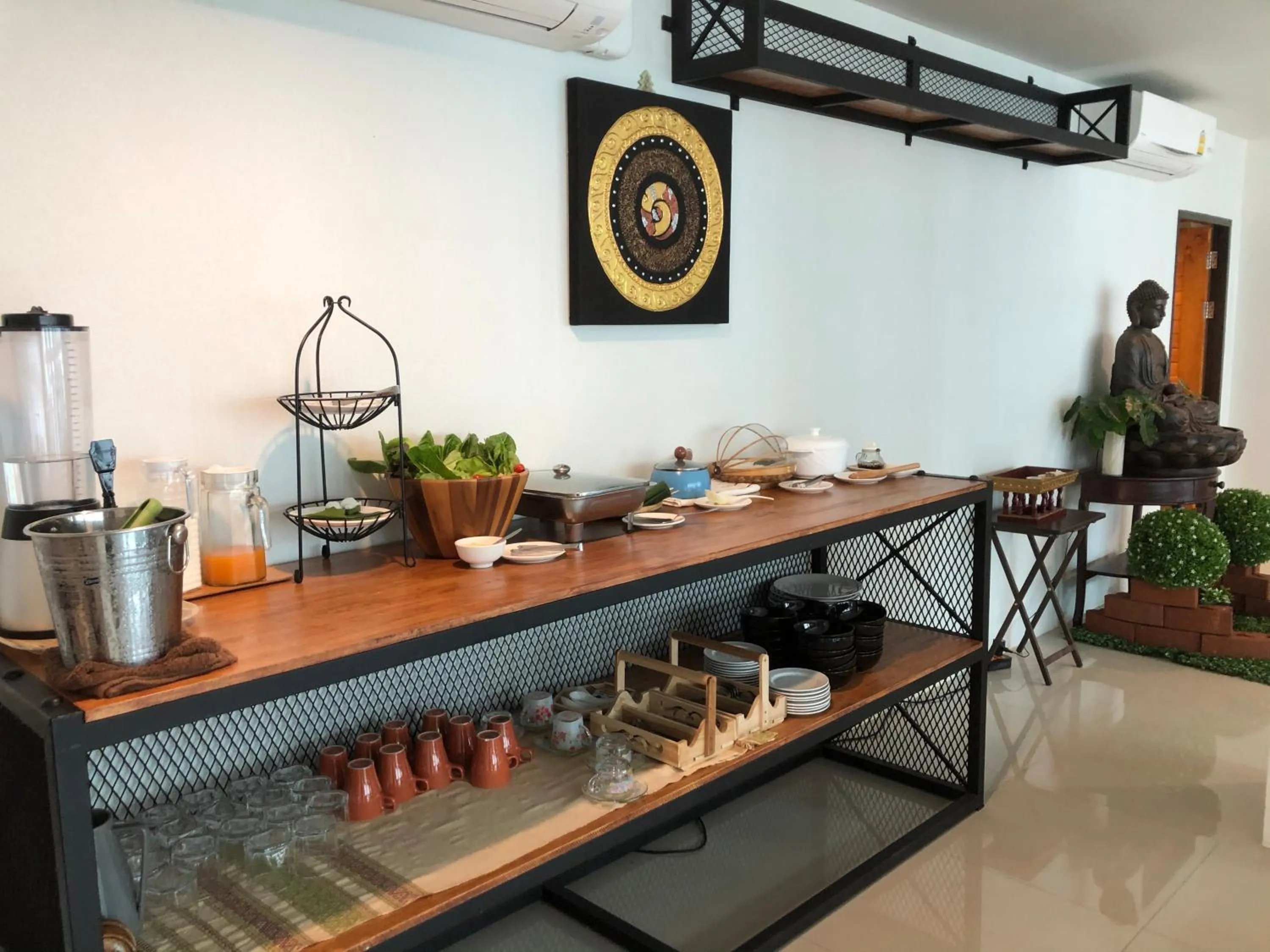 Restaurant/places to eat in Richmond Nan Hotel