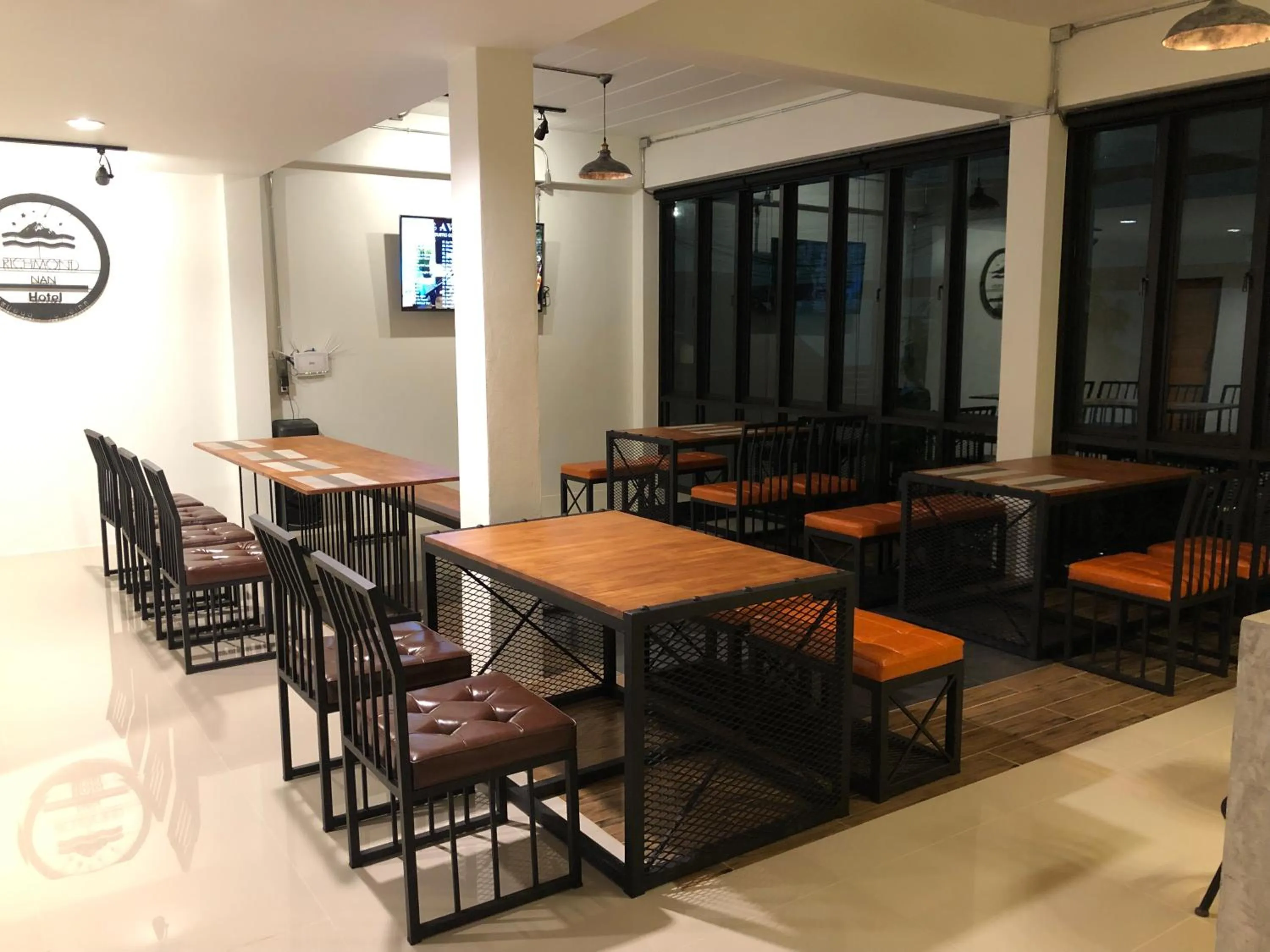 Restaurant/places to eat in Richmond Nan Hotel