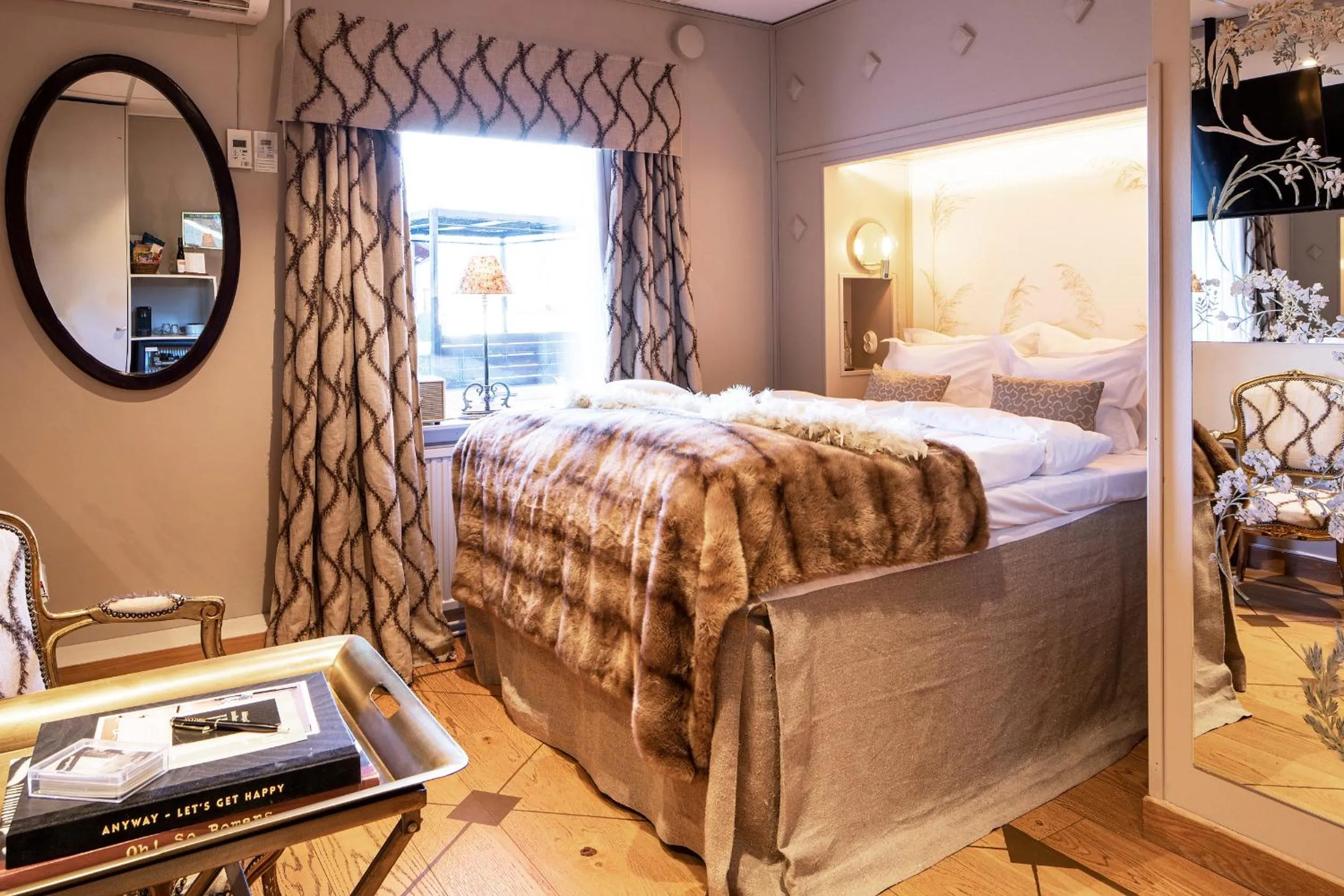 Shower, Bed in Bomans Hotell i Trosa