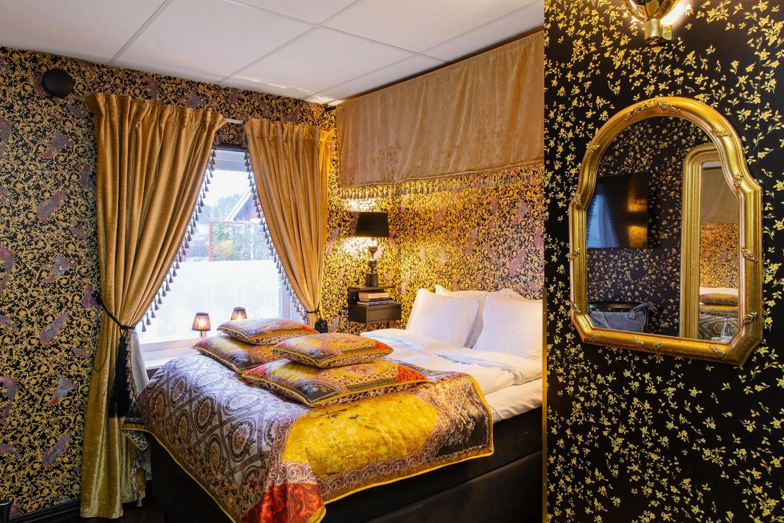 Shower, Bed in Bomans Hotell i Trosa