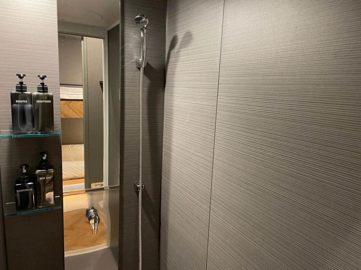 Shower in ZONK HOTEL Haruyoshi