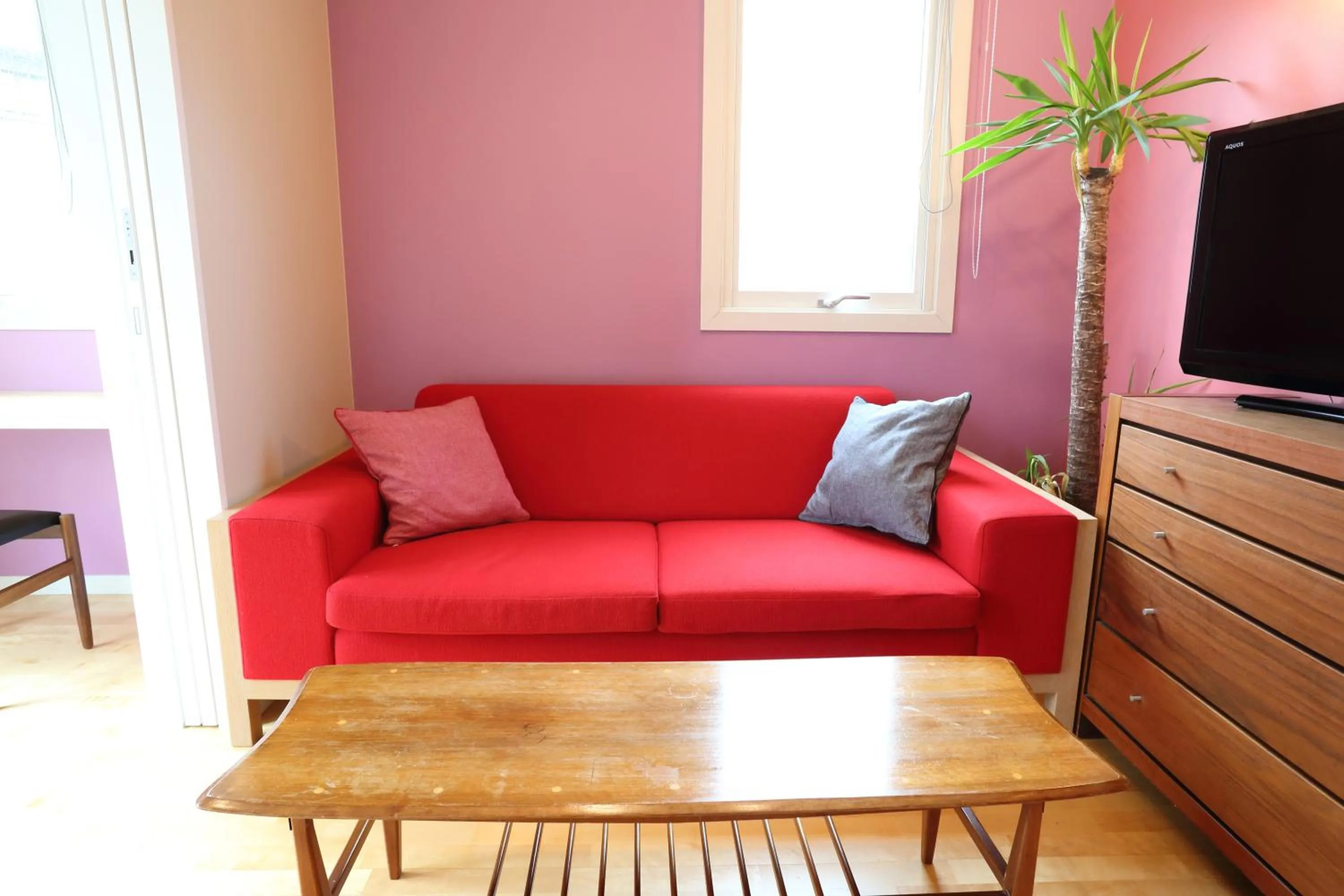 Living room in Tabinoteitaku Kamakura Yuigahama -Homann Concept-