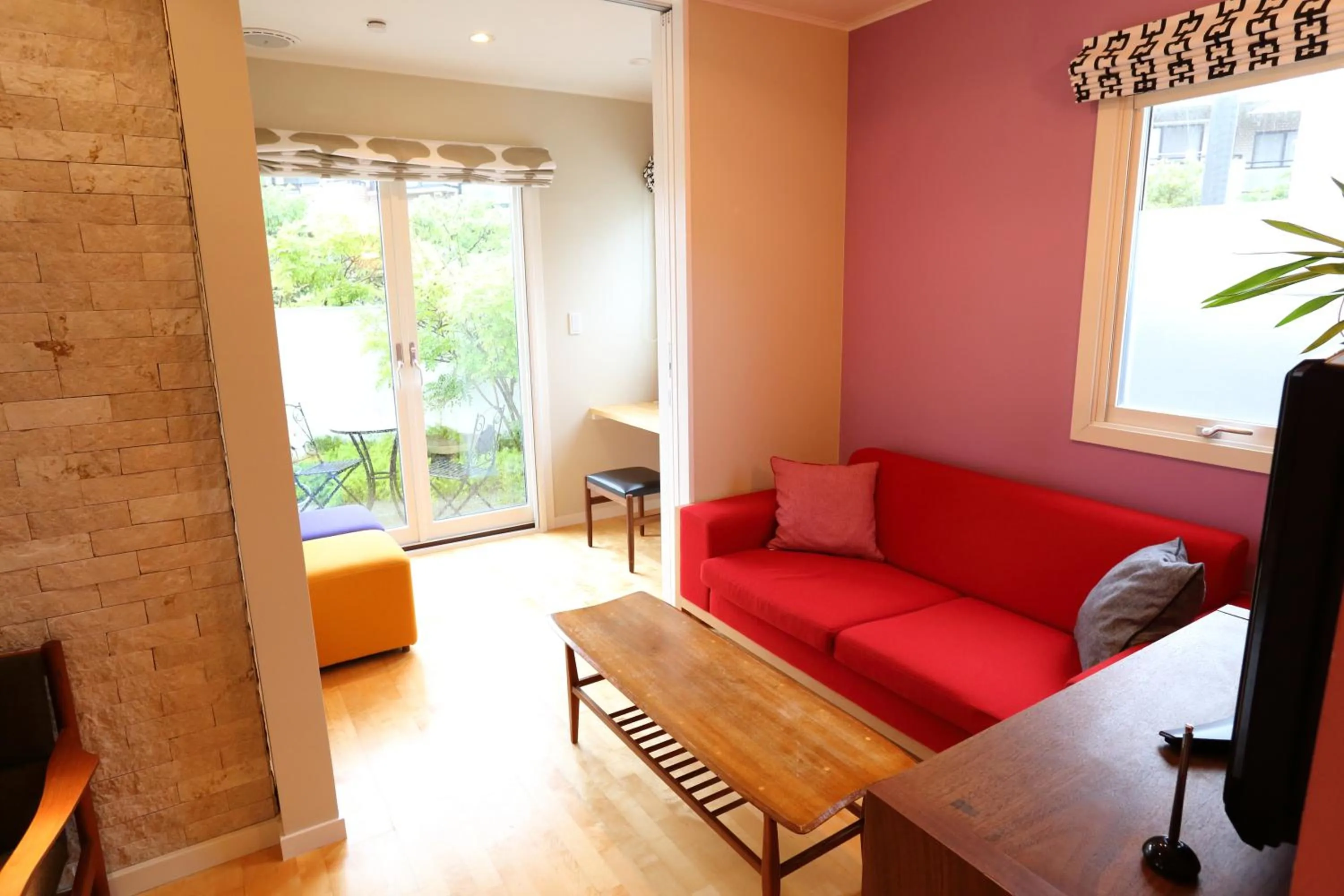 Living room in Tabinoteitaku Kamakura Yuigahama -Homann Concept-