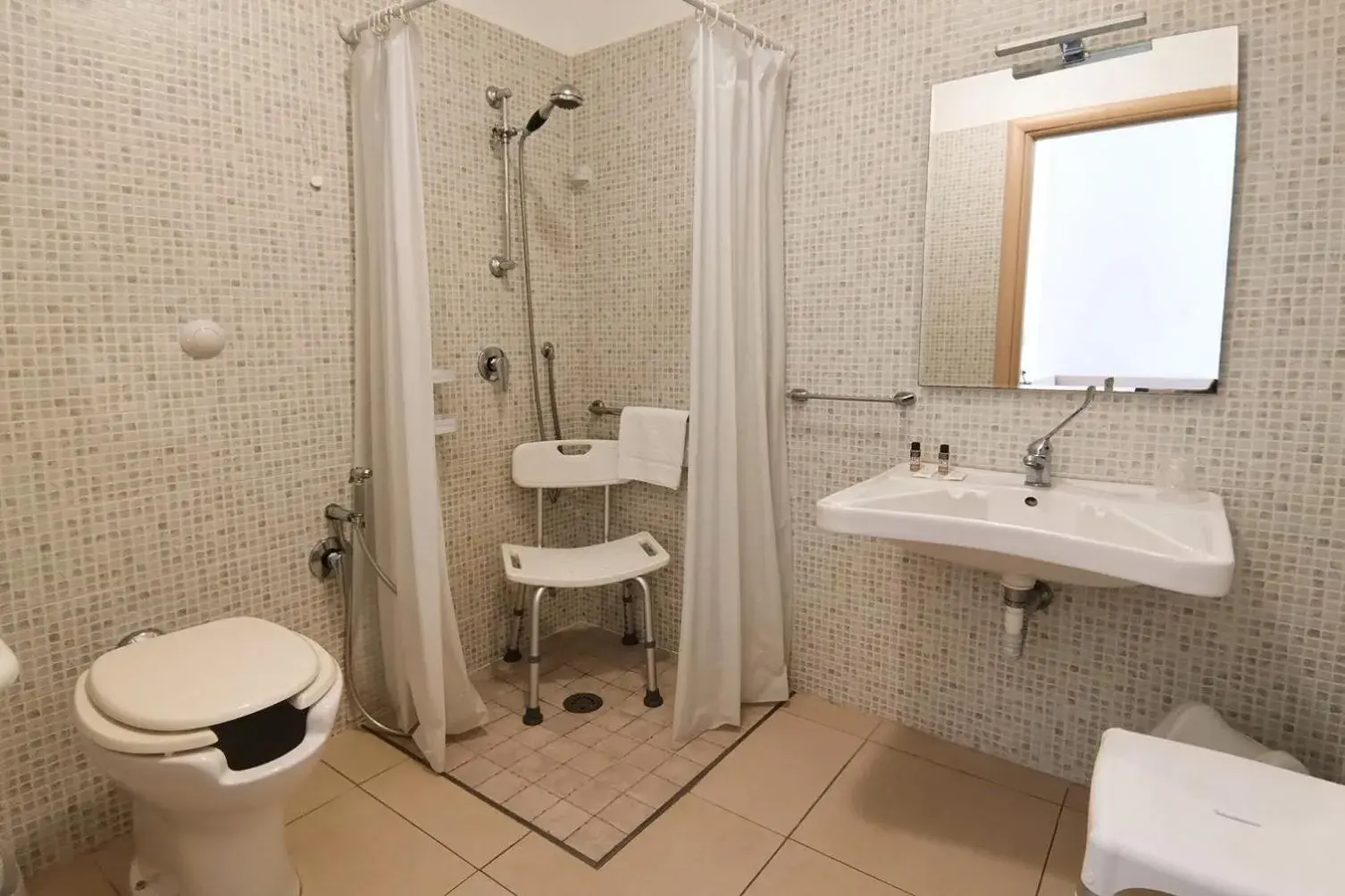 Double or Twin Room - Disability Access in Hotel Poetto Double or Twin Room - Disability Access in Hotel Poetto