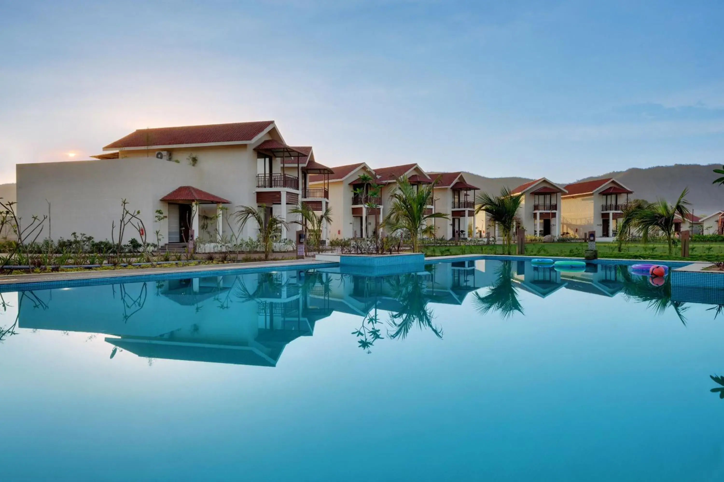 Swimming pool in The Fern Sattva Resort - Polo Forest Swimming pool in The Fern Sattva Resort - Polo Forest