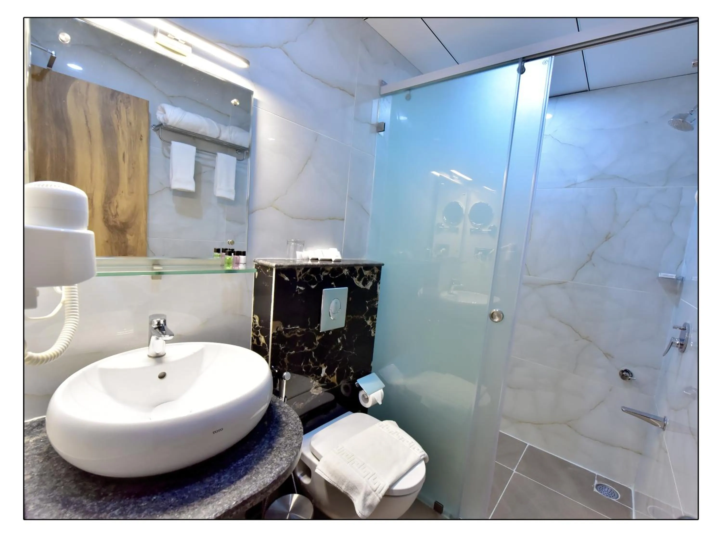 Shower in Royal Lotus View Resotel