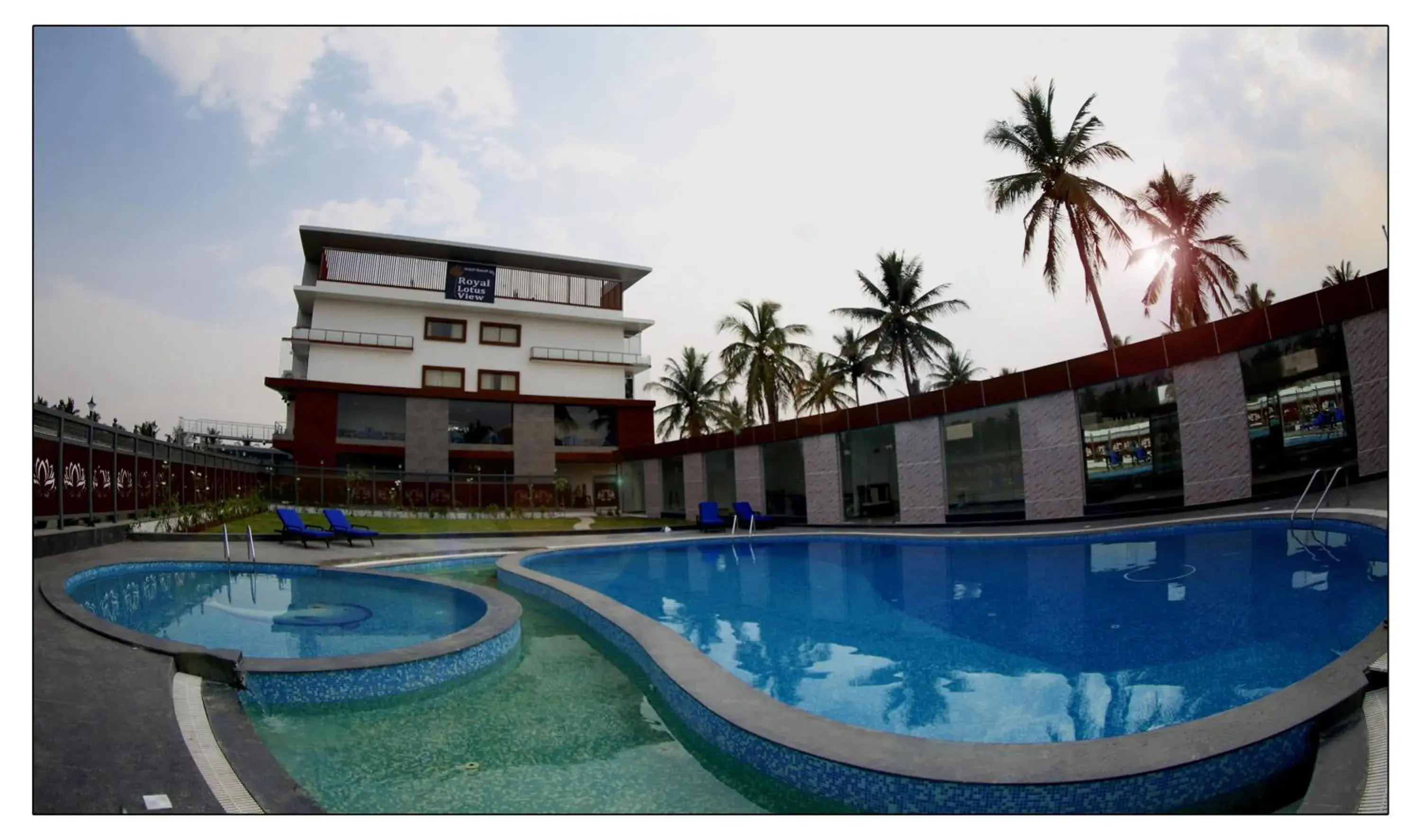 Swimming pool in Royal Lotus View Resotel Swimming pool in Royal Lotus View Resotel