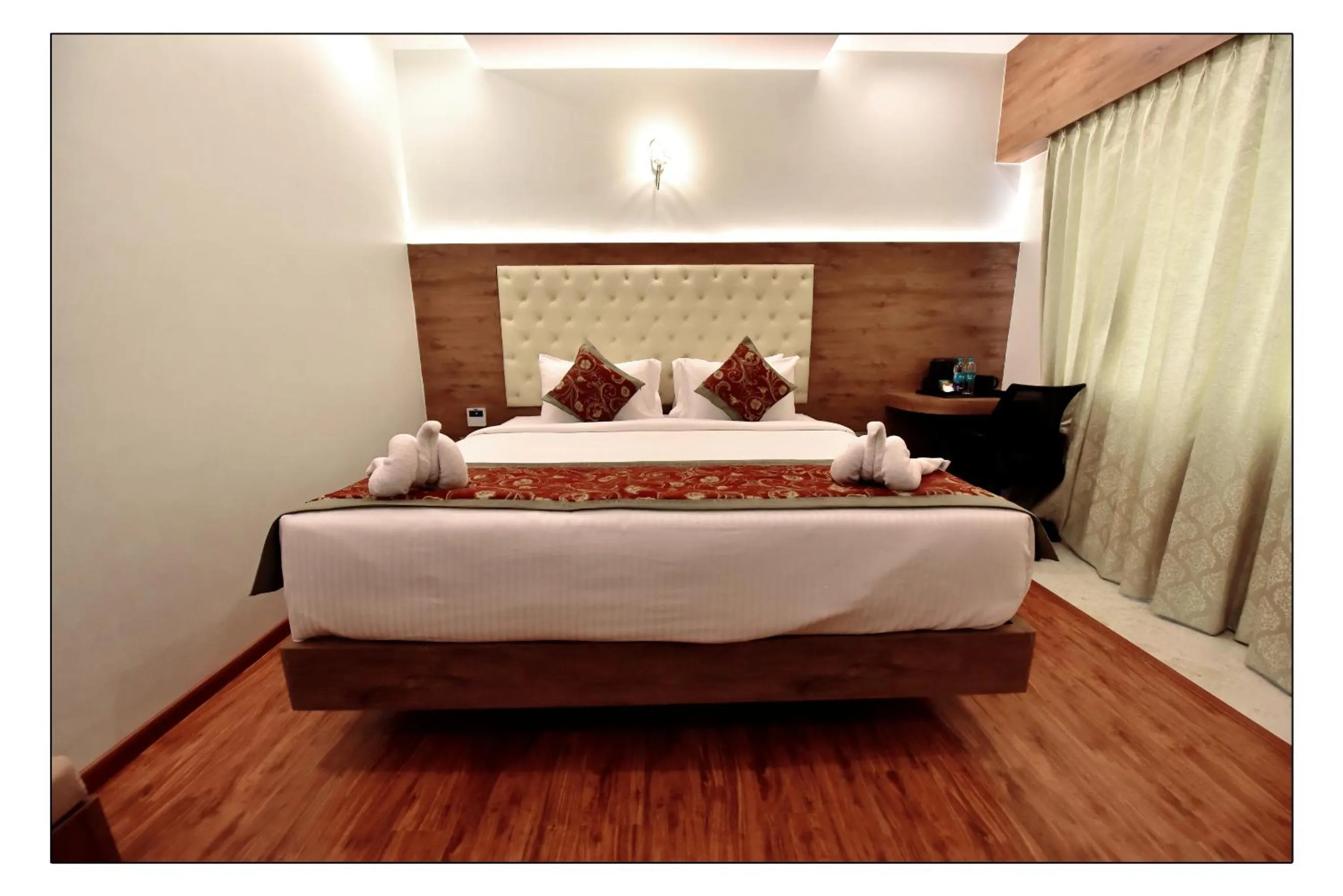 Bedroom, Bed in Royal Lotus View Resotel