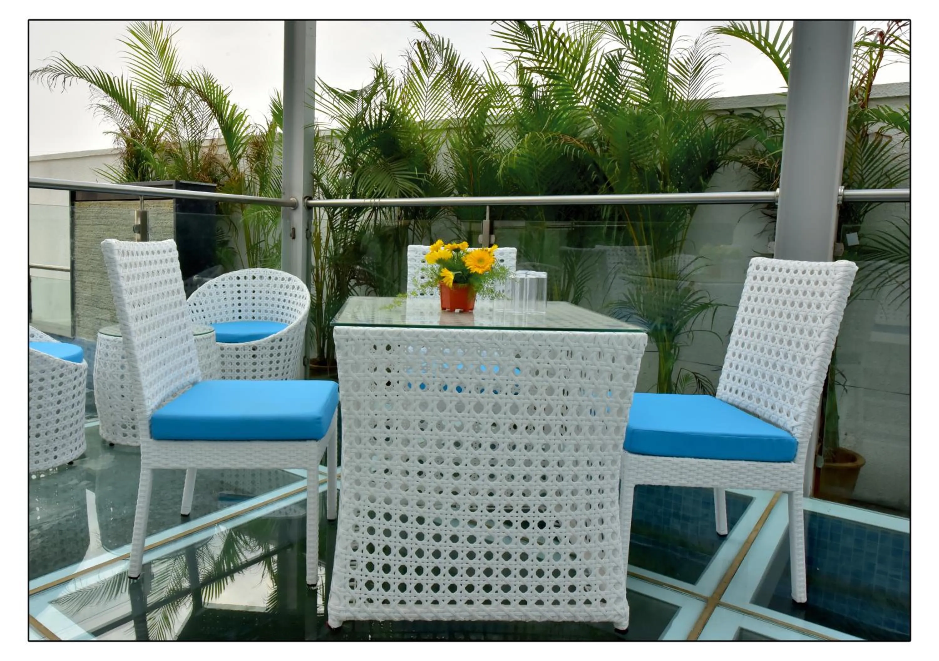 Restaurant/places to eat in Royal Lotus View Resotel