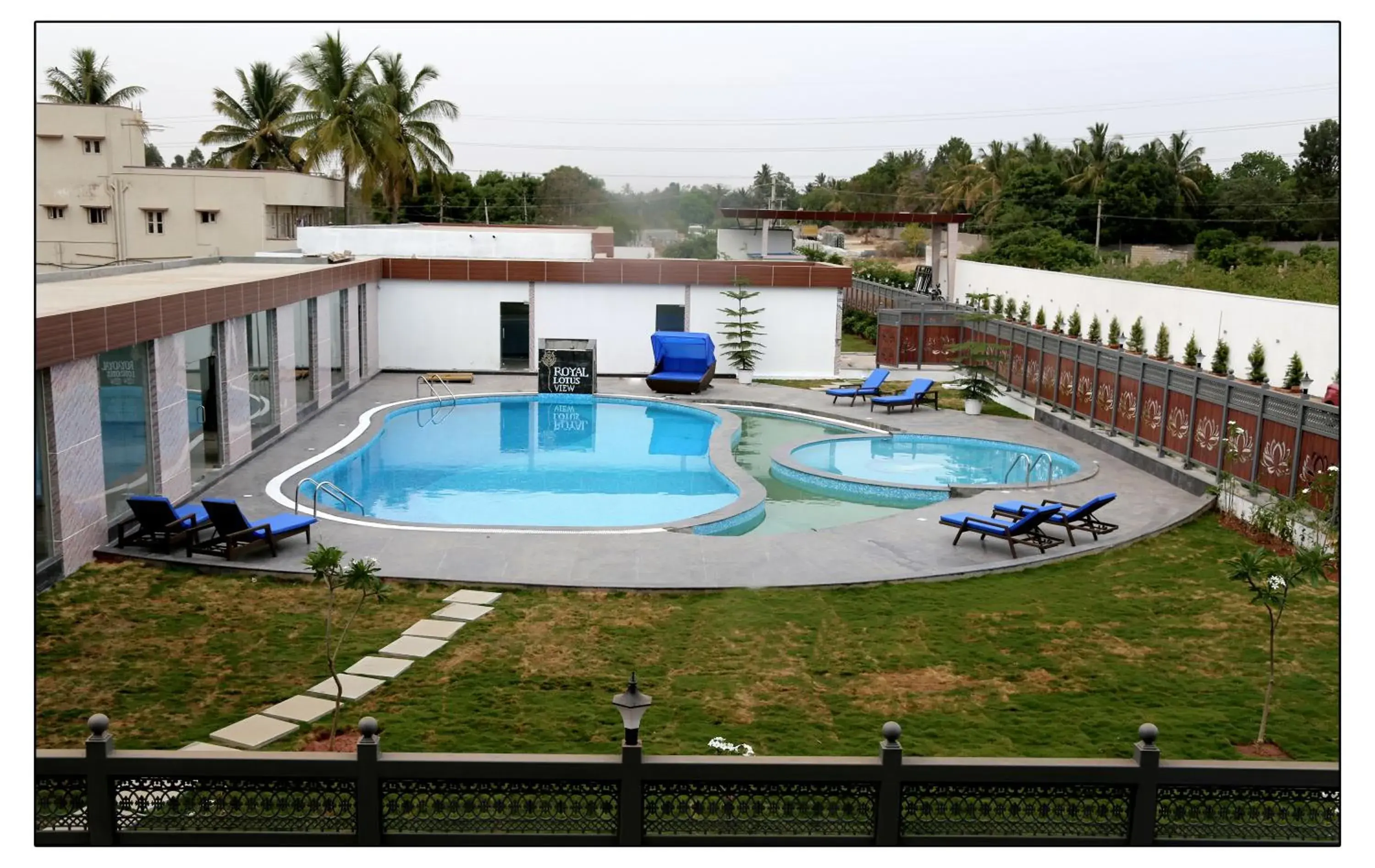 Garden view in Royal Lotus View Resotel Garden view in Royal Lotus View Resotel