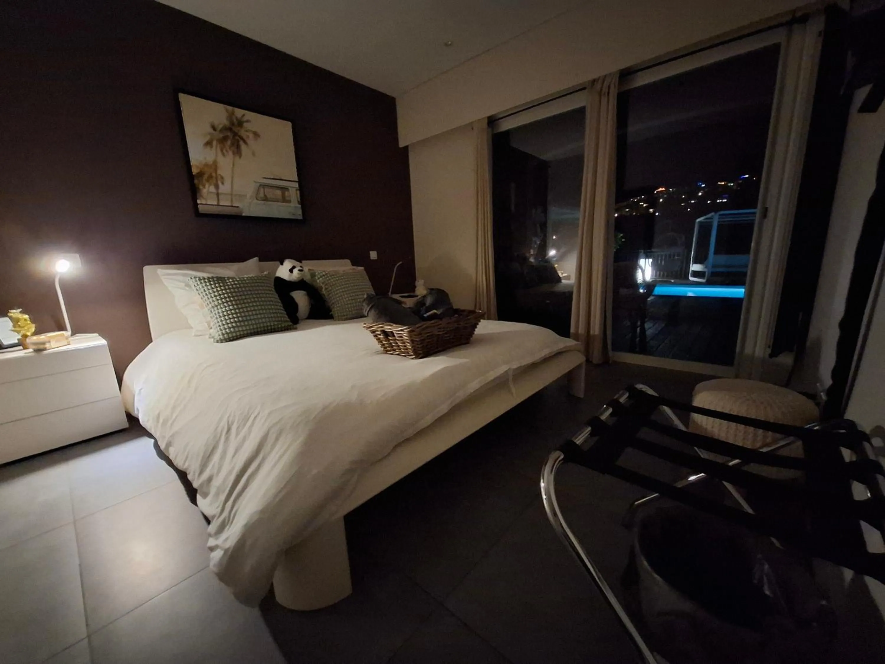 Bed in VILLA COLINA Cannes Mandelieu