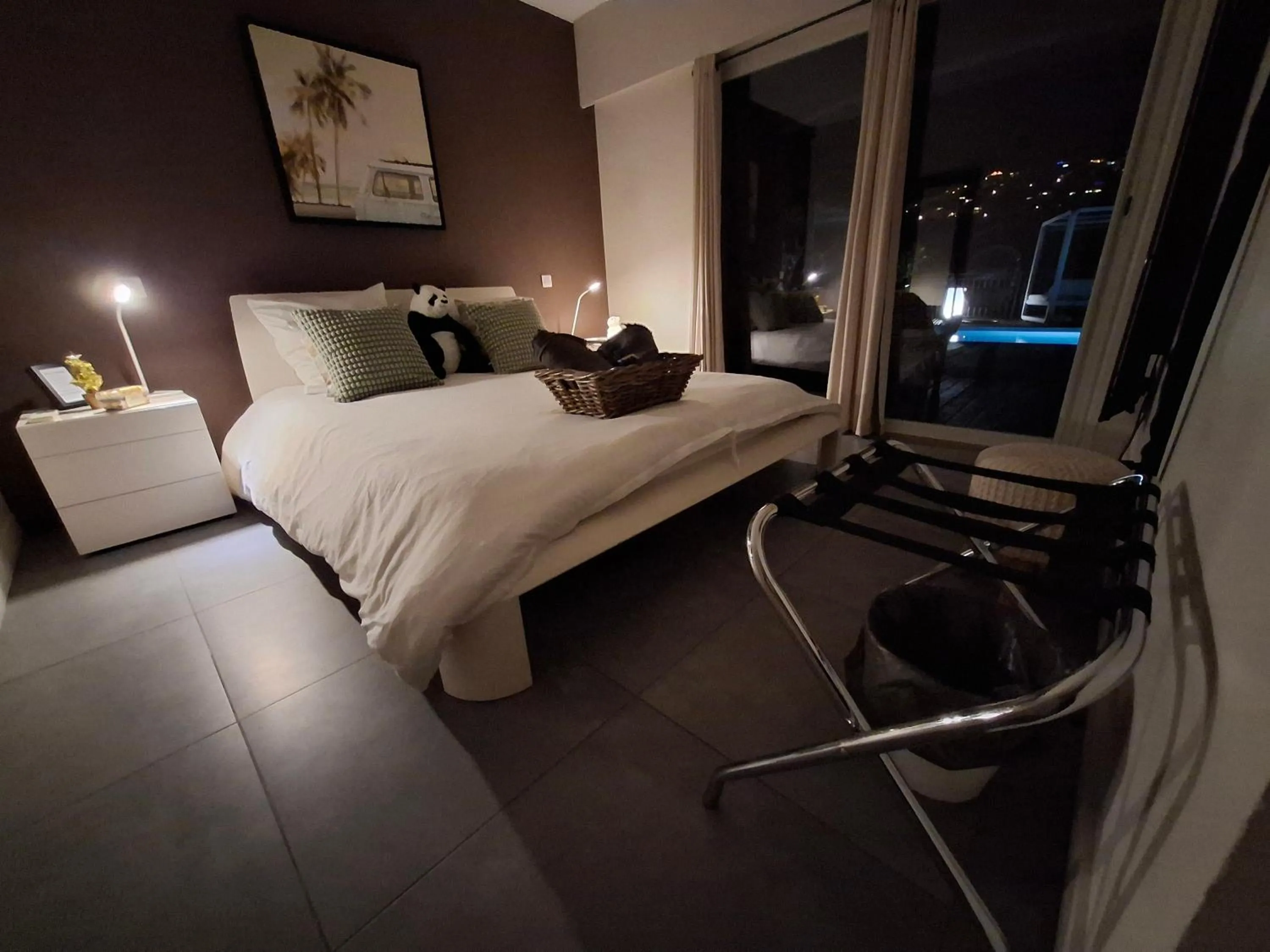 Bed in VILLA COLINA Cannes Mandelieu