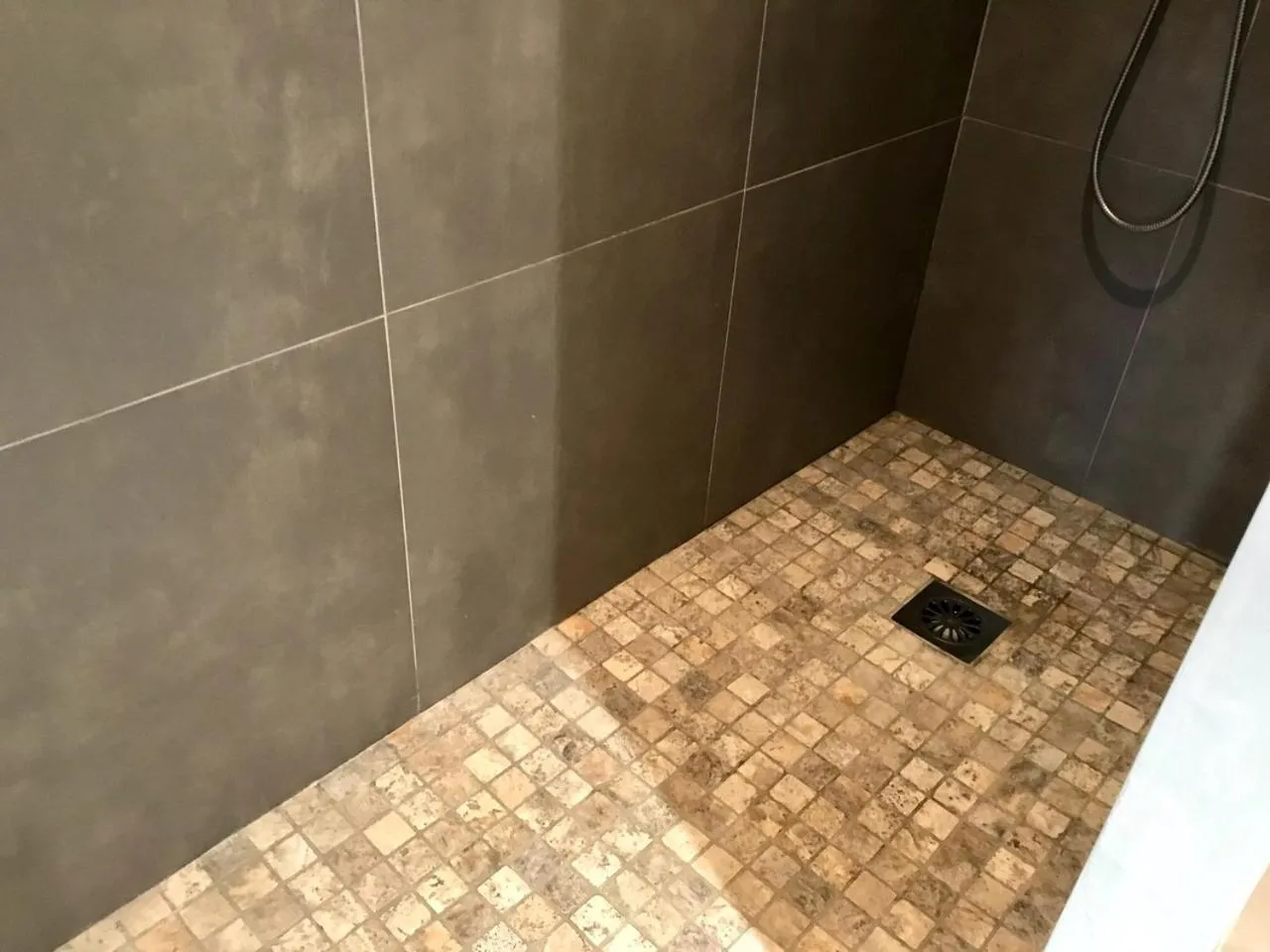 Shower in VILLA COLINA Cannes Mandelieu