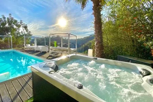 Hot Tub in VILLA COLINA Cannes Mandelieu