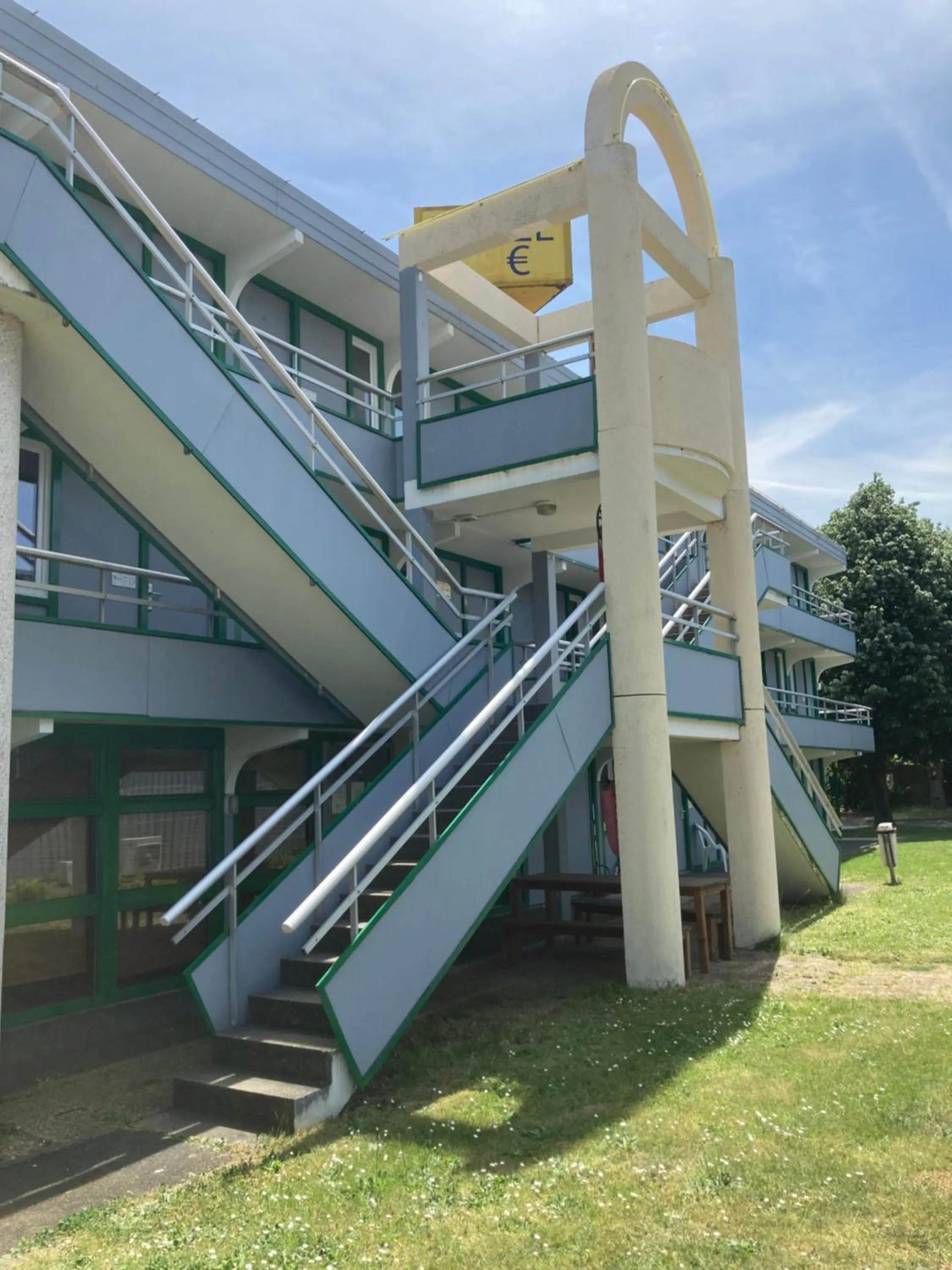 Property building in Nouvelle Classe Hotel