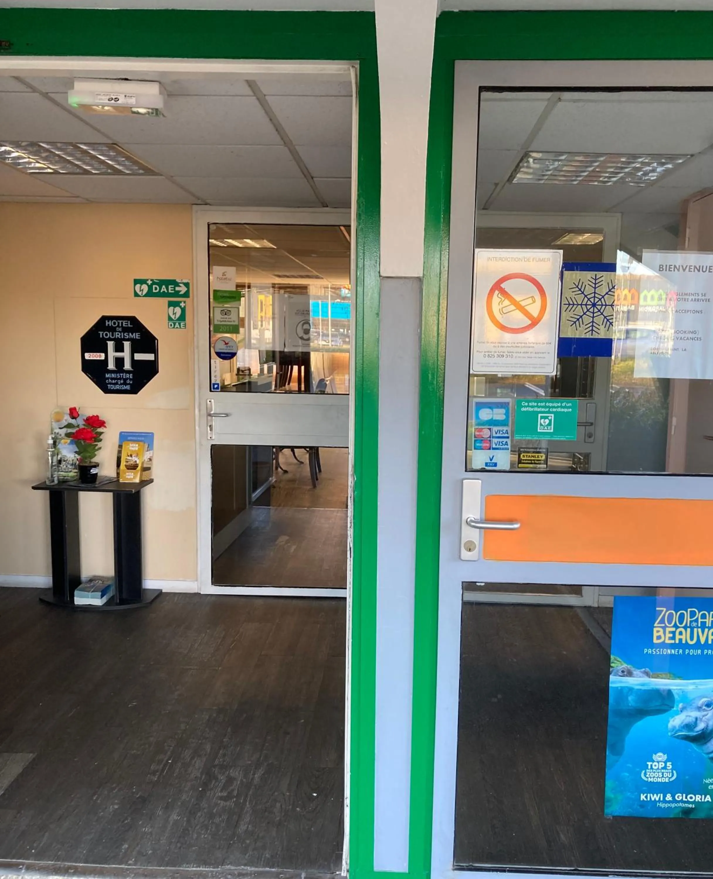 Facade/entrance in Nouvelle Classe Hotel