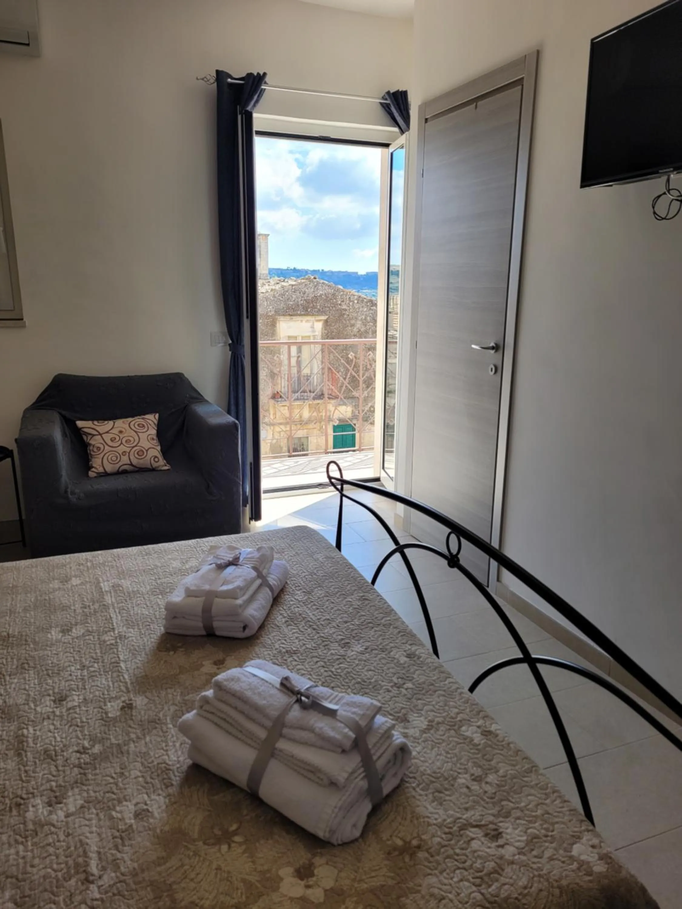 Photo of the whole room, Bed in Casa Alecci 1820