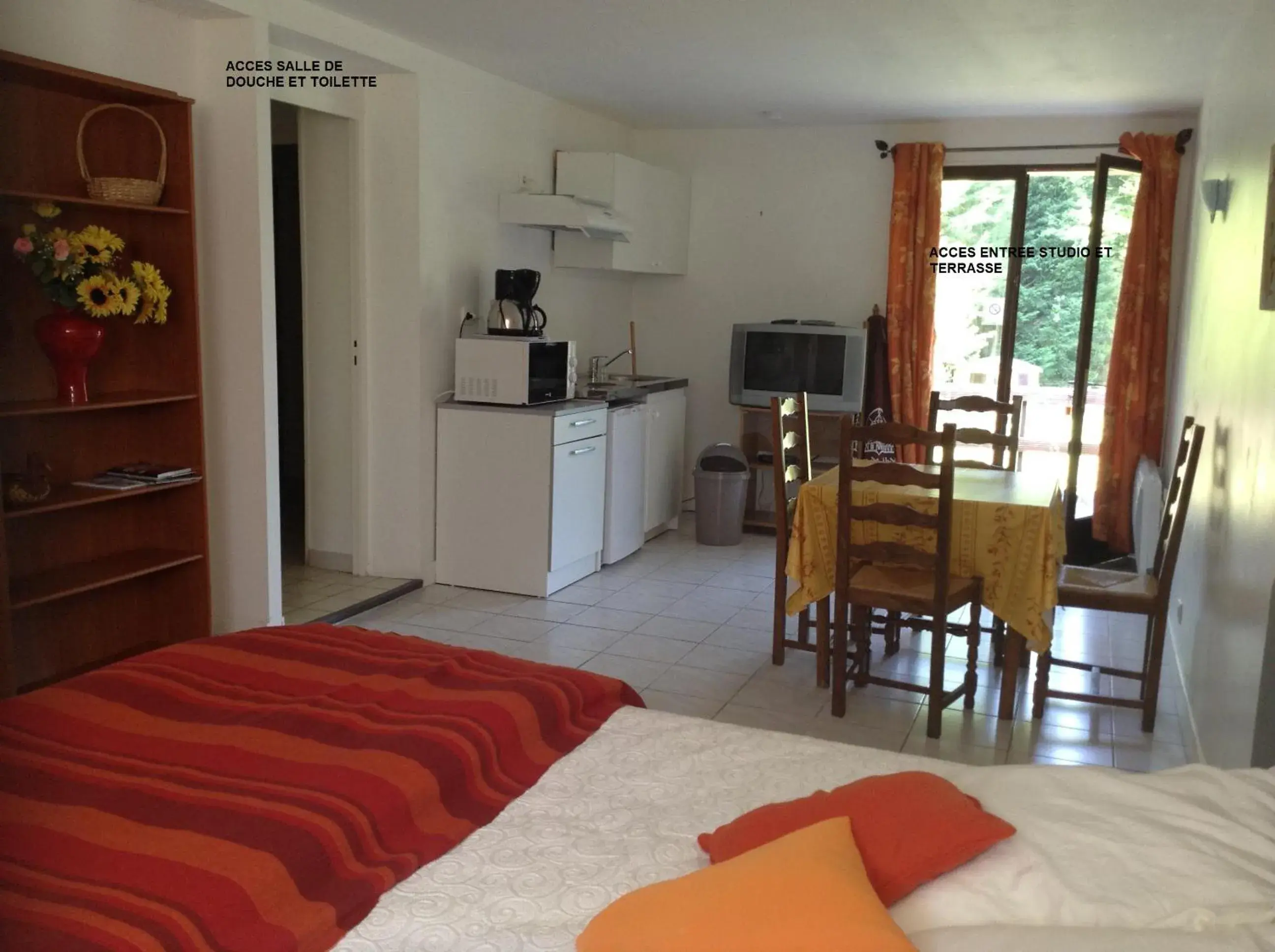 Family Studio in MOULIN DE LACHAUD - HOTEL et GITES Family Studio in MOULIN DE LACHAUD - HOTEL et GITES