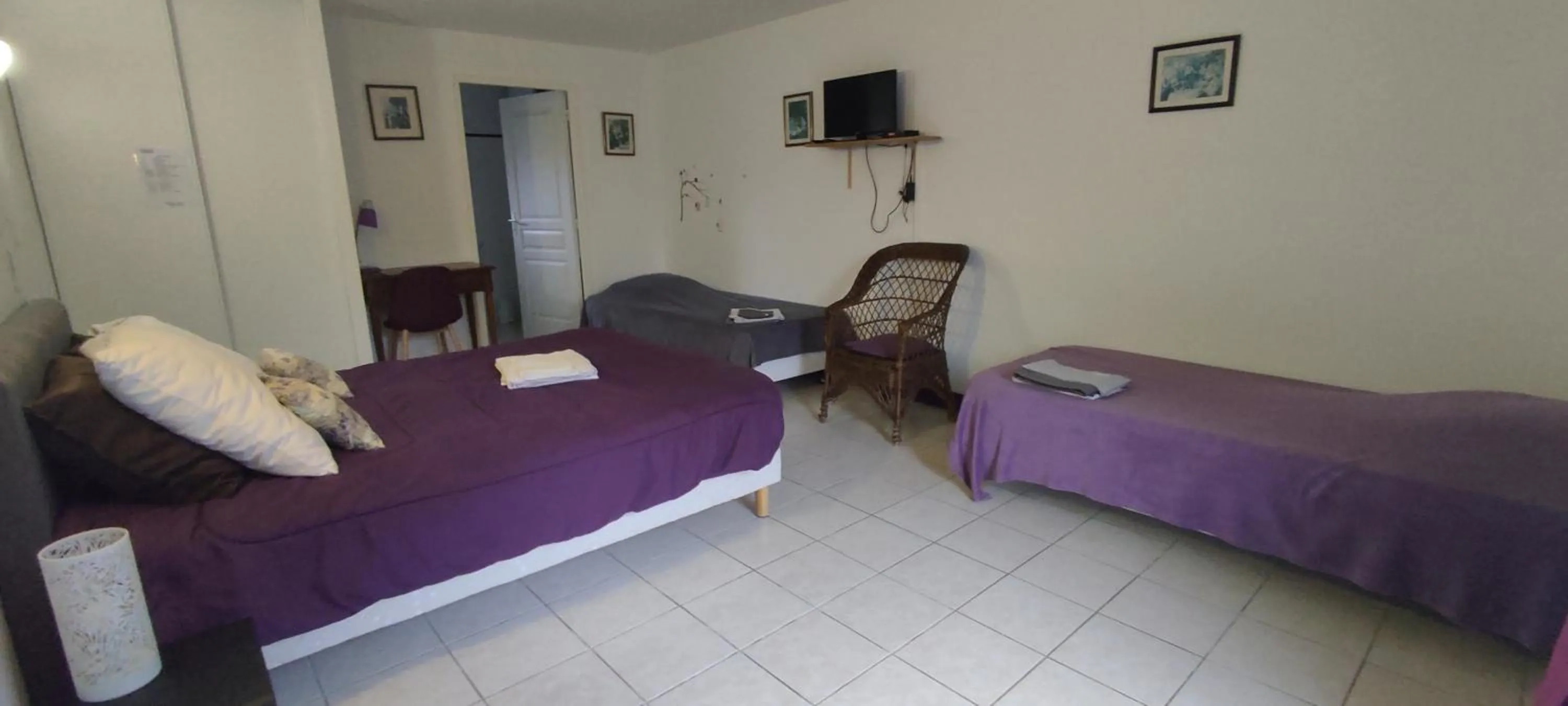 Property building, Bed in MOULIN DE LACHAUD - HOTEL et GITES