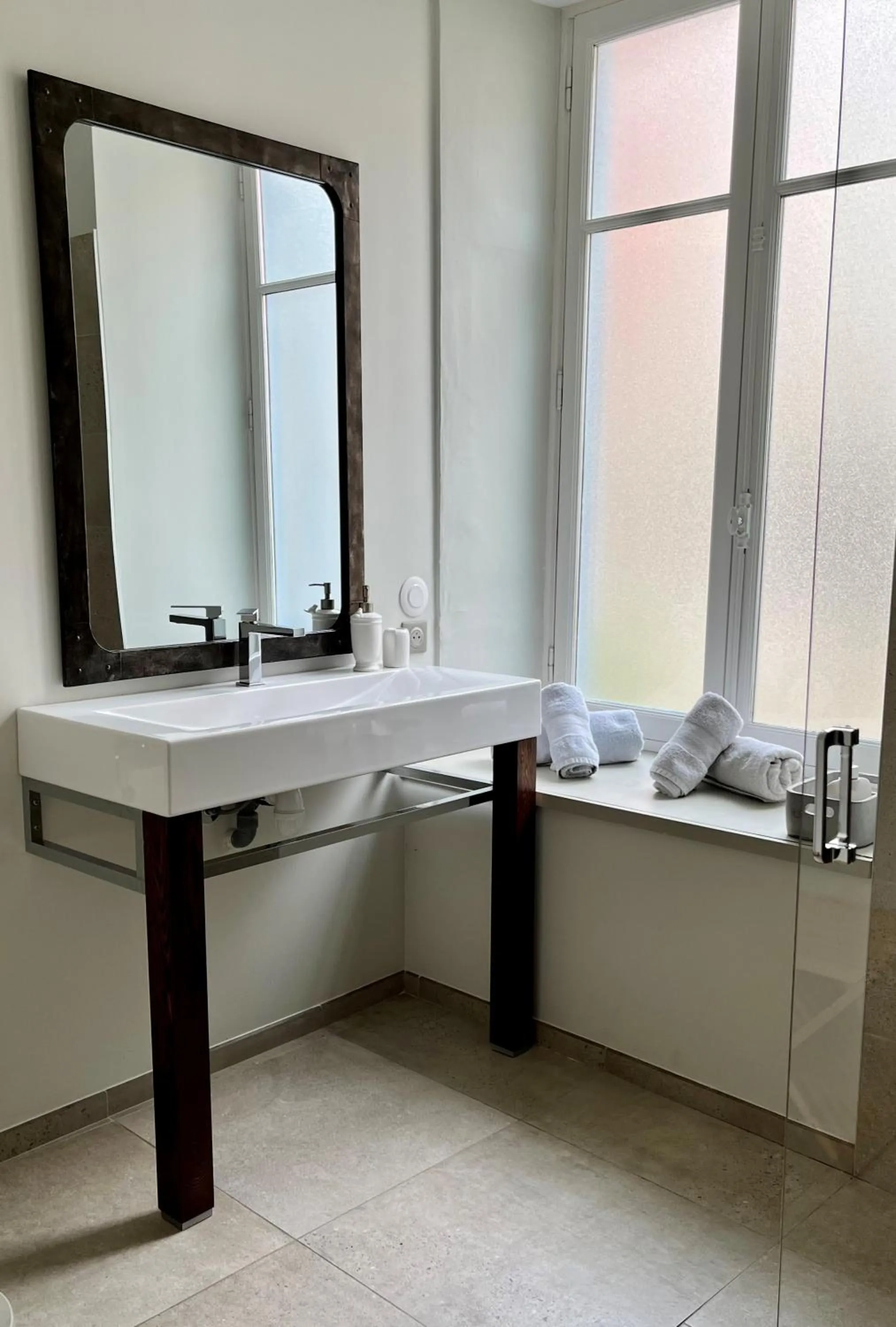 Bathroom in LA COUR CARREE - chambres d'hôtes