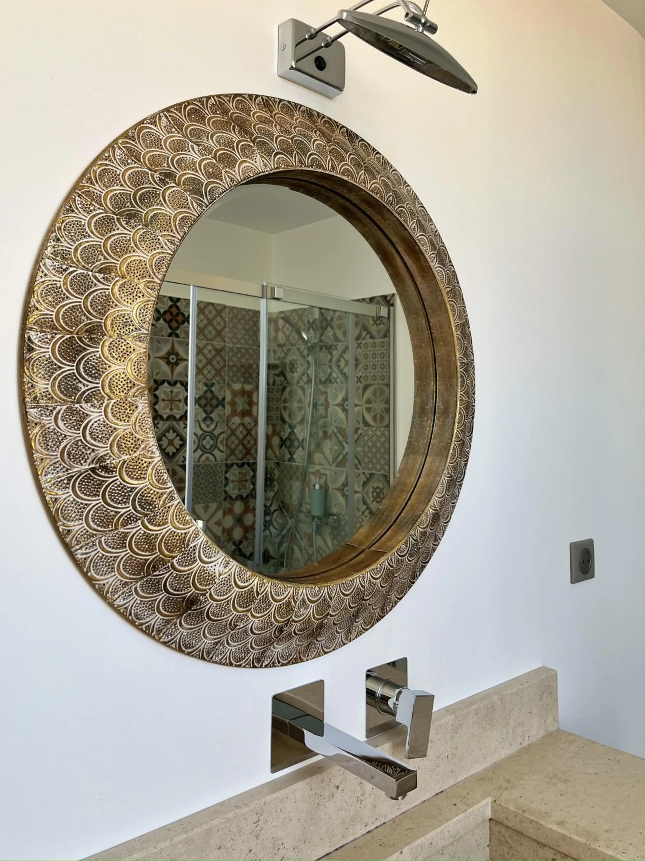 Bathroom in LA COUR CARREE - chambres d'hôtes