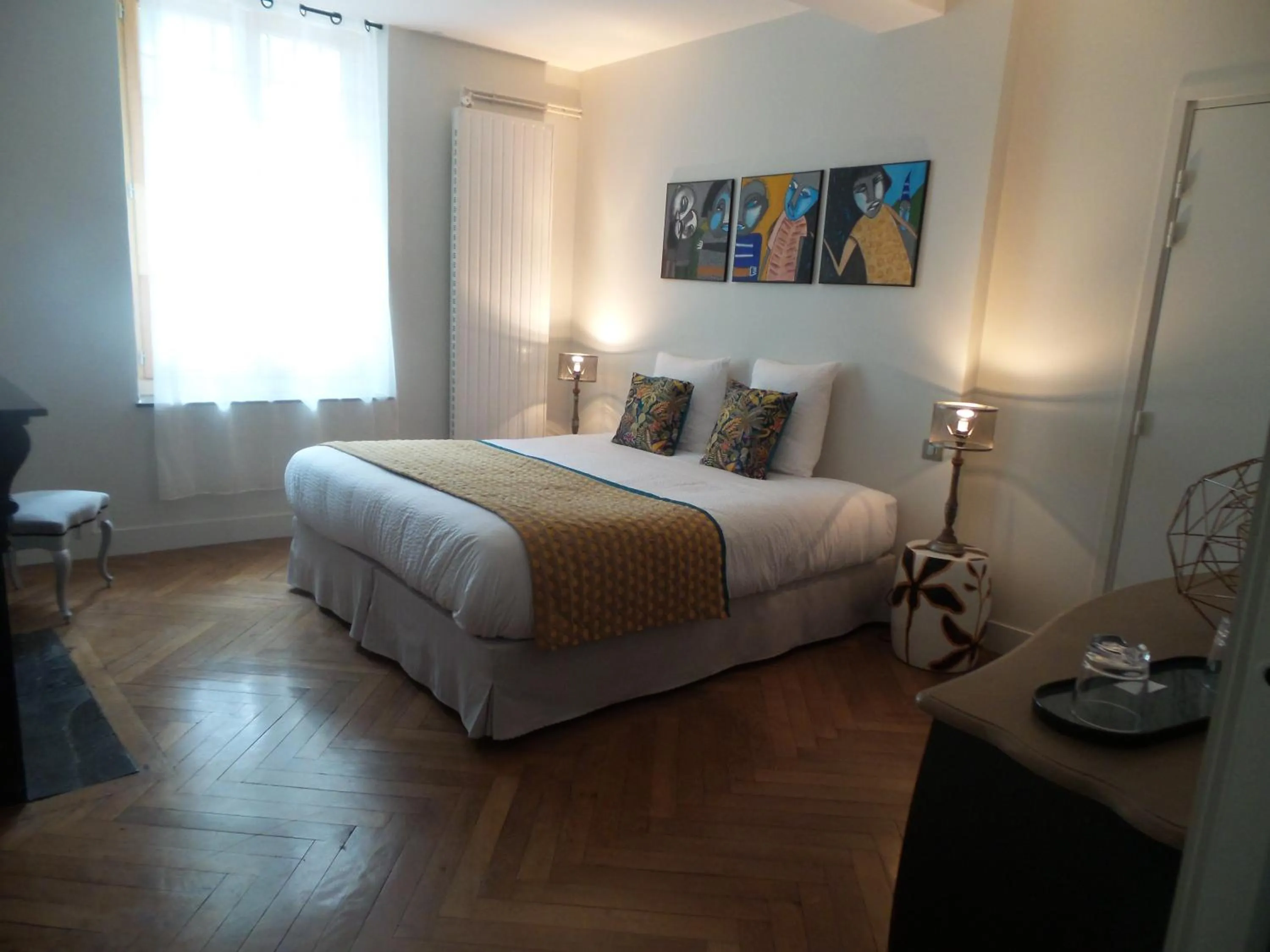 Photo of the whole room, Bed in LA COUR CARREE - chambres d'hôtes