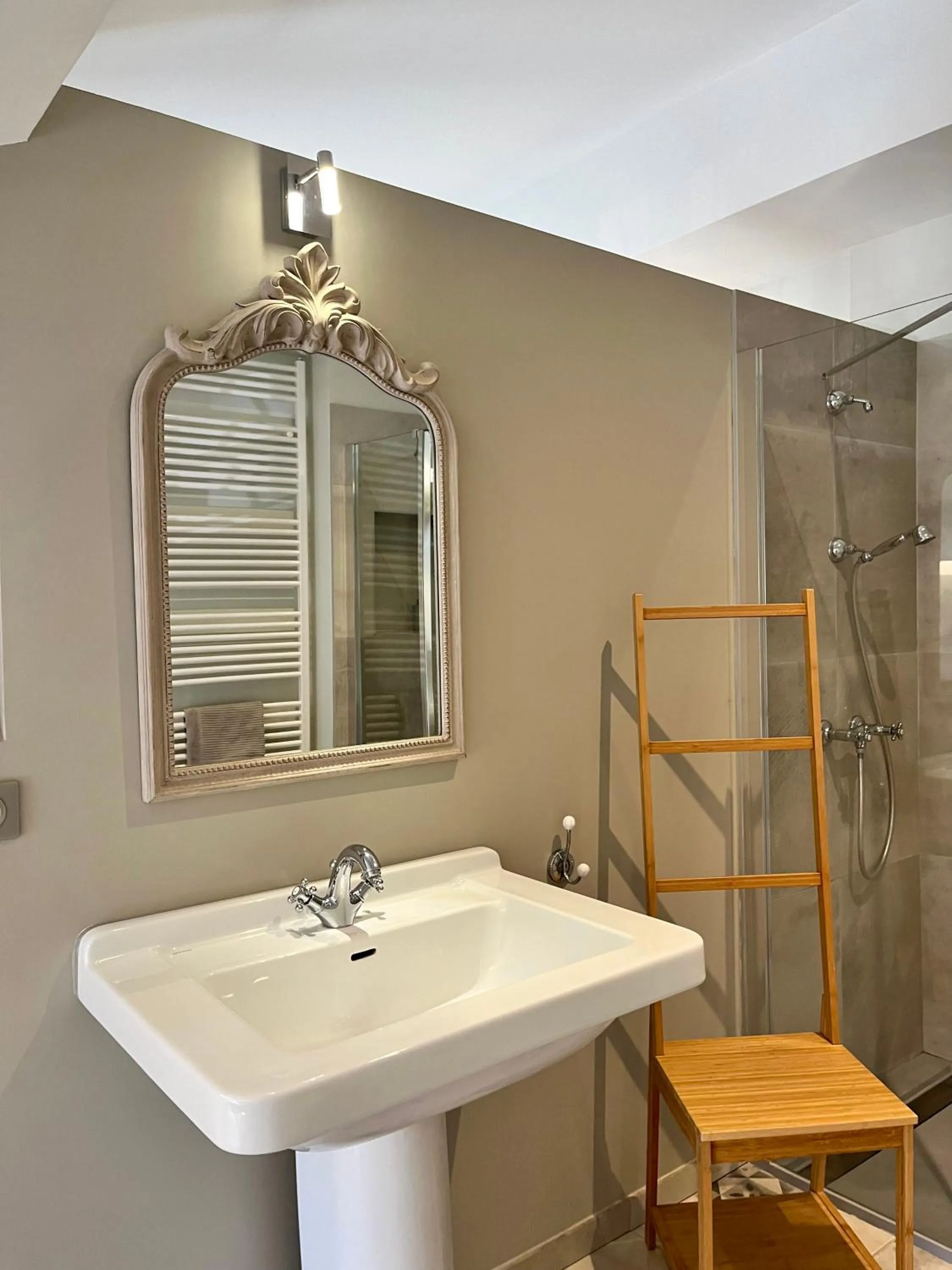 Shower in LA COUR CARREE - chambres d'hôtes