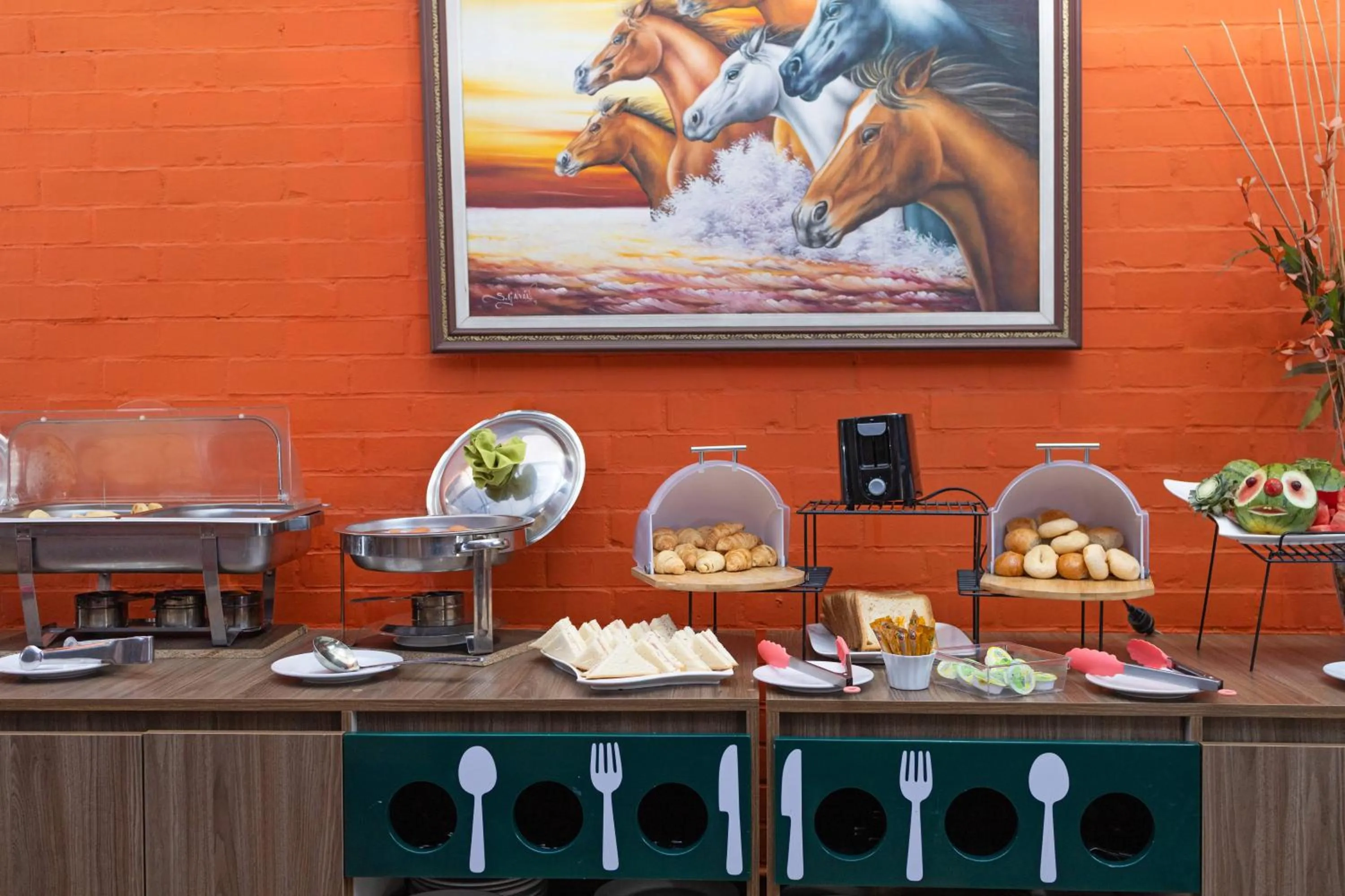 Buffet breakfast in Hotel Apartamentos Regency La Feria