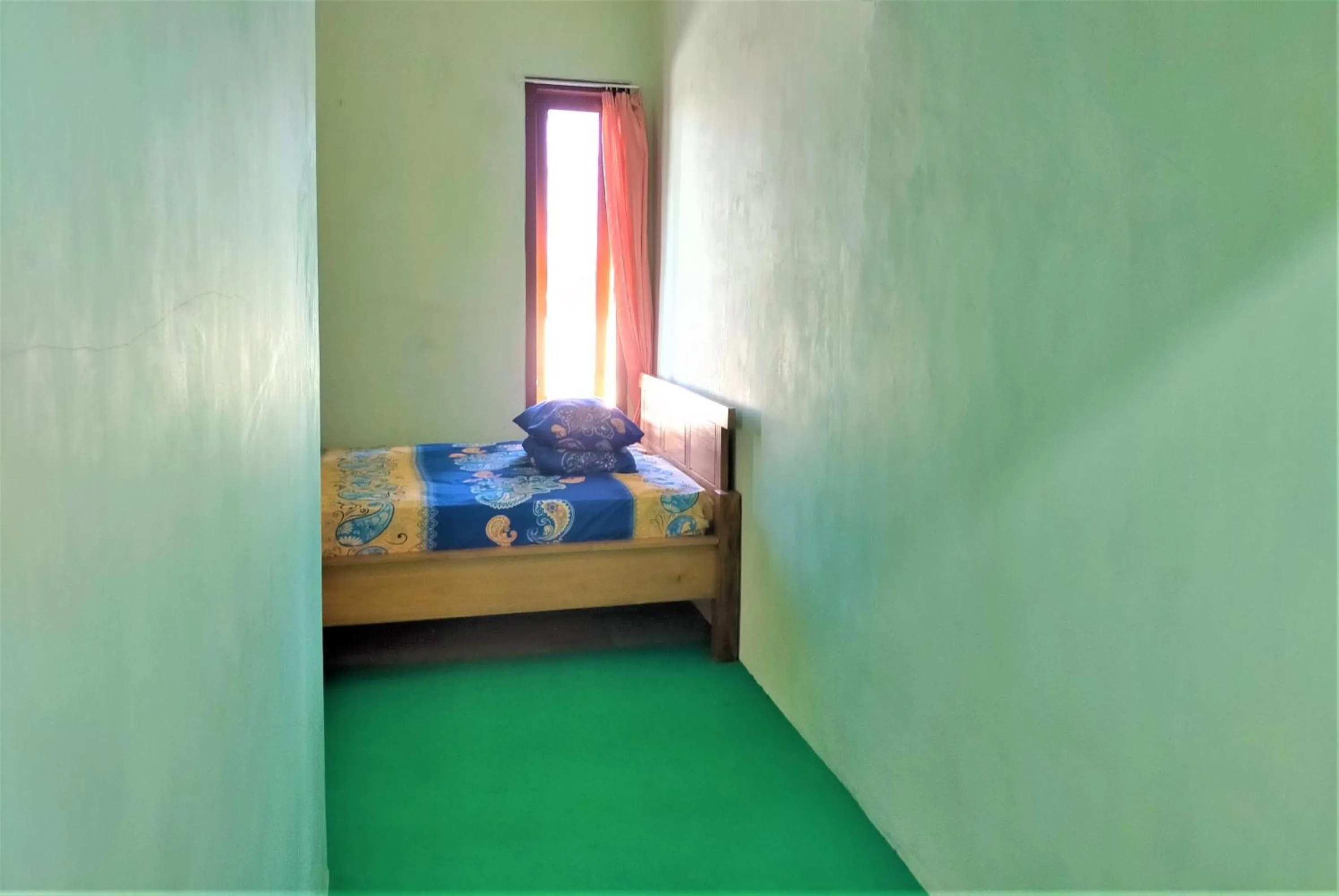 Bedroom, Bed in Cheap Inn Banyuwangi