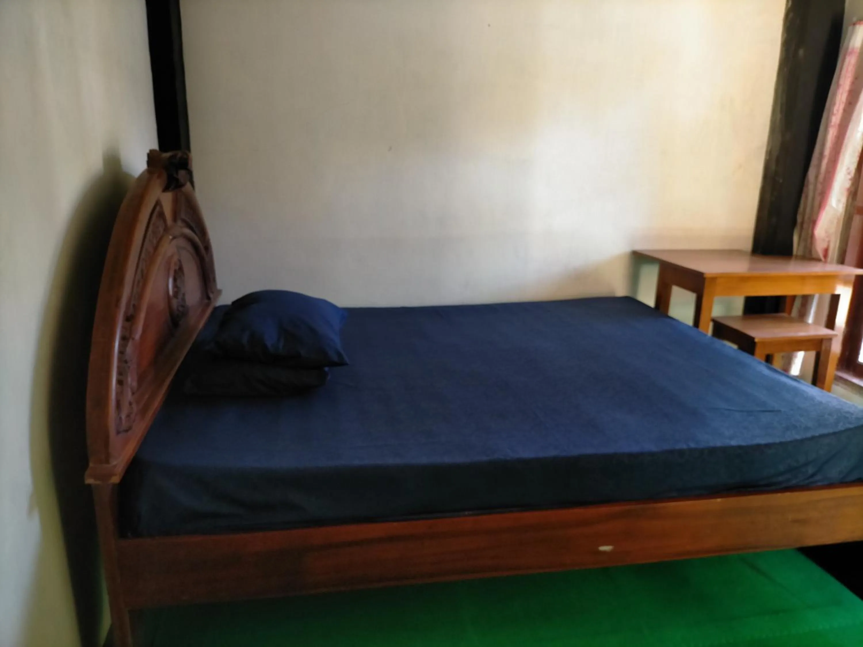 Bedroom, Bed in Cheap Inn Banyuwangi