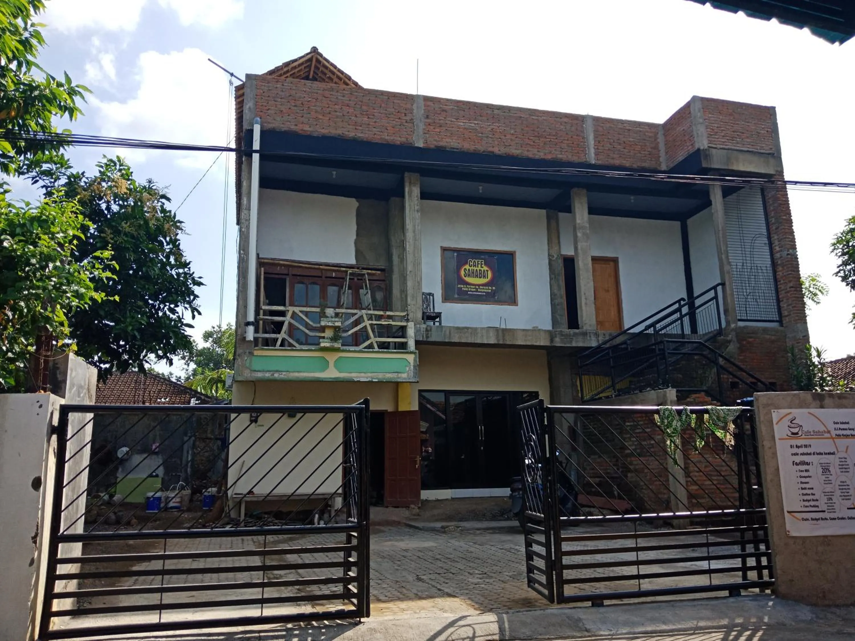 Property building in Cheap Inn Banyuwangi