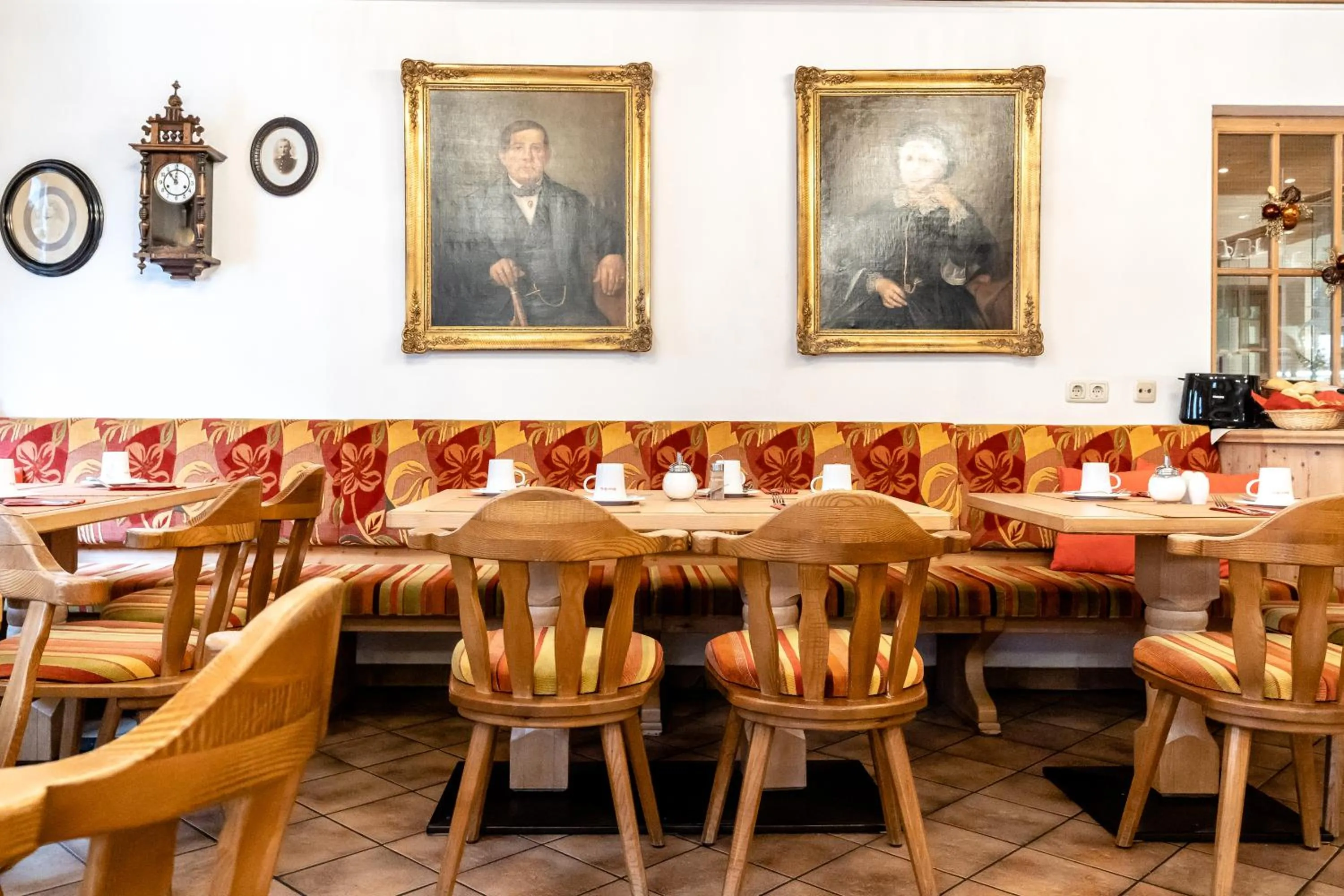 Lounge or bar in Hotel Hölzer Bräu by Lehmann Hotels