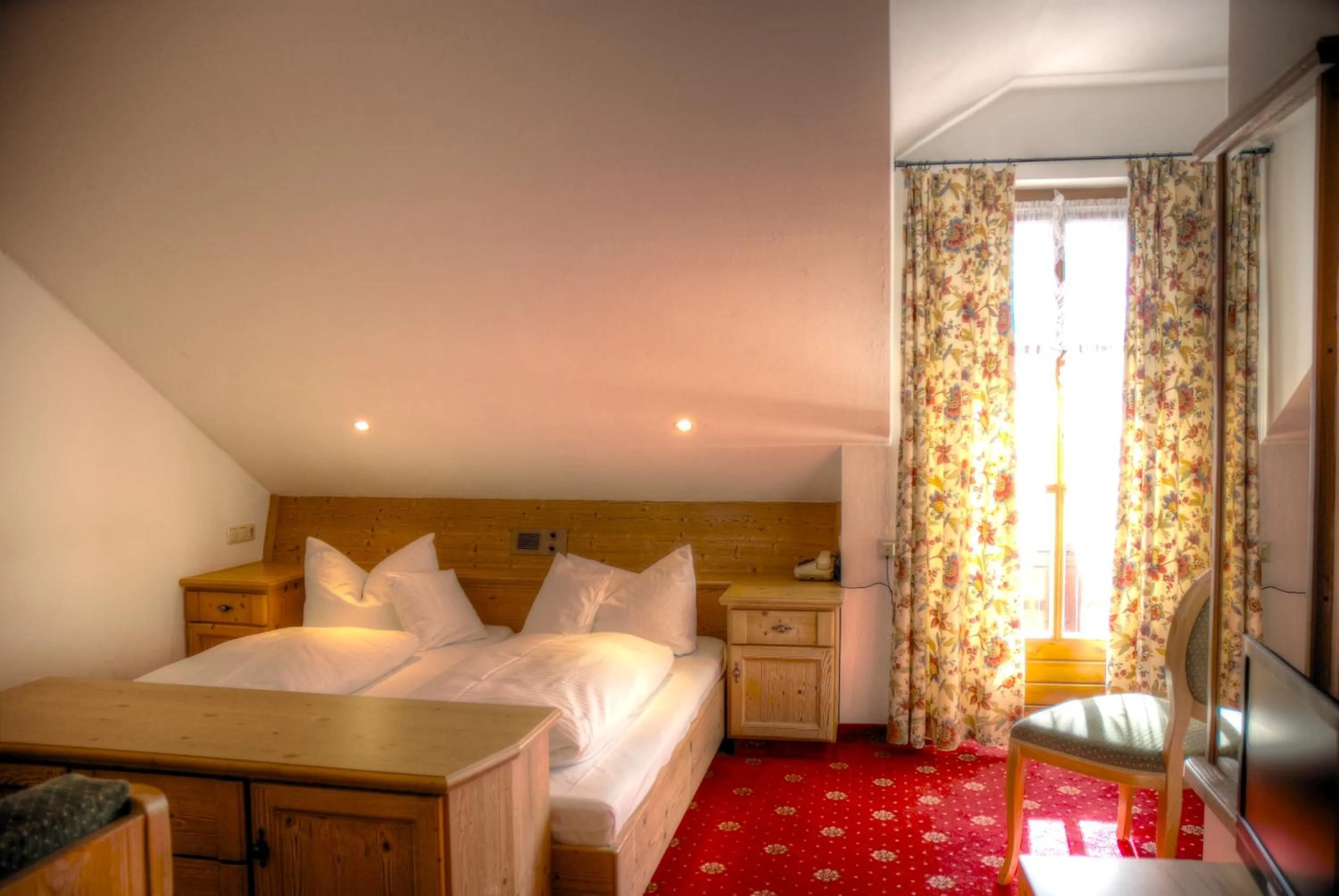 Photo of the whole room, Bed in Hotel Hölzer Bräu by Lehmann Hotels