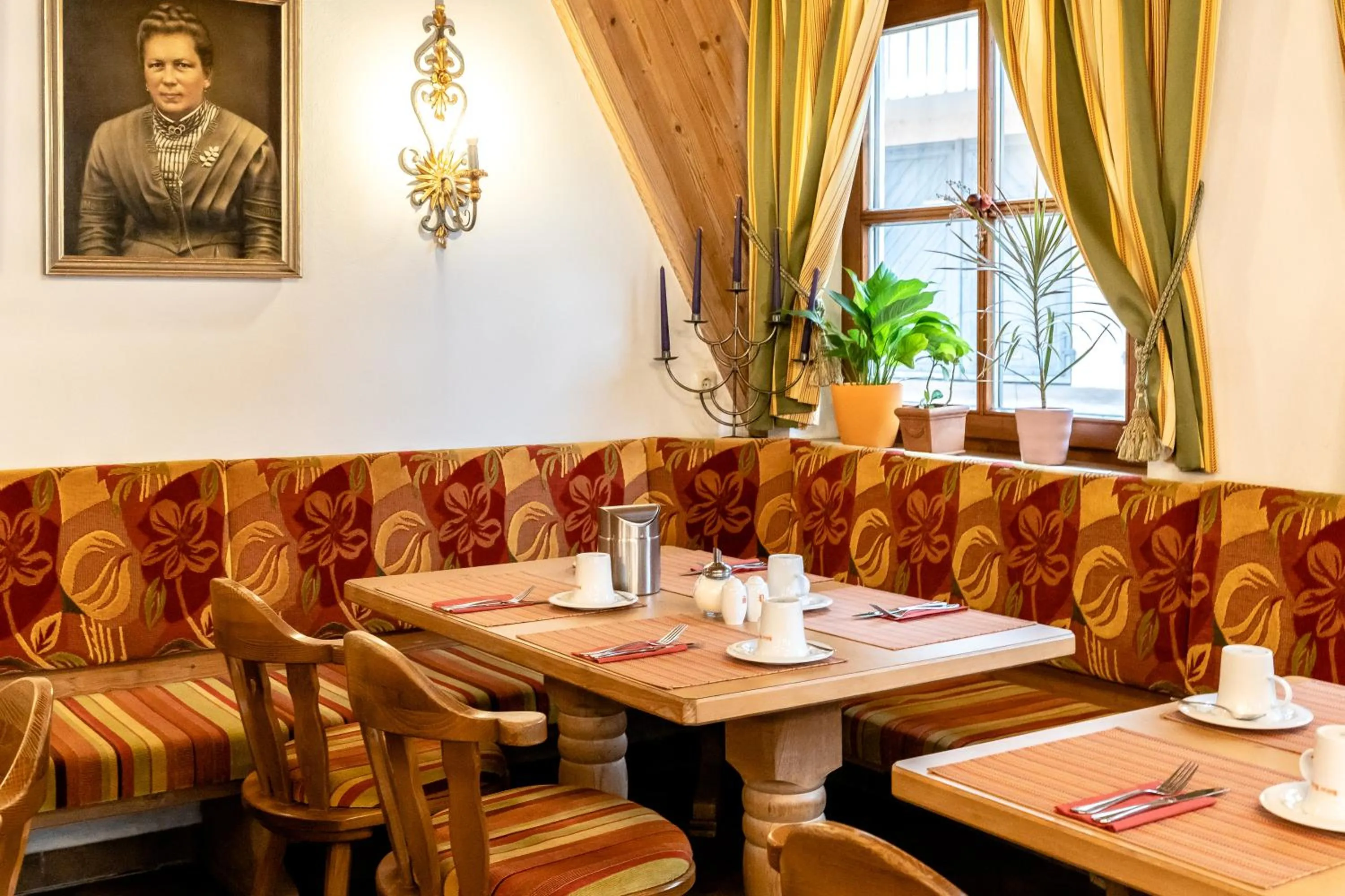 Seating area in Hotel Hölzer Bräu by Lehmann Hotels