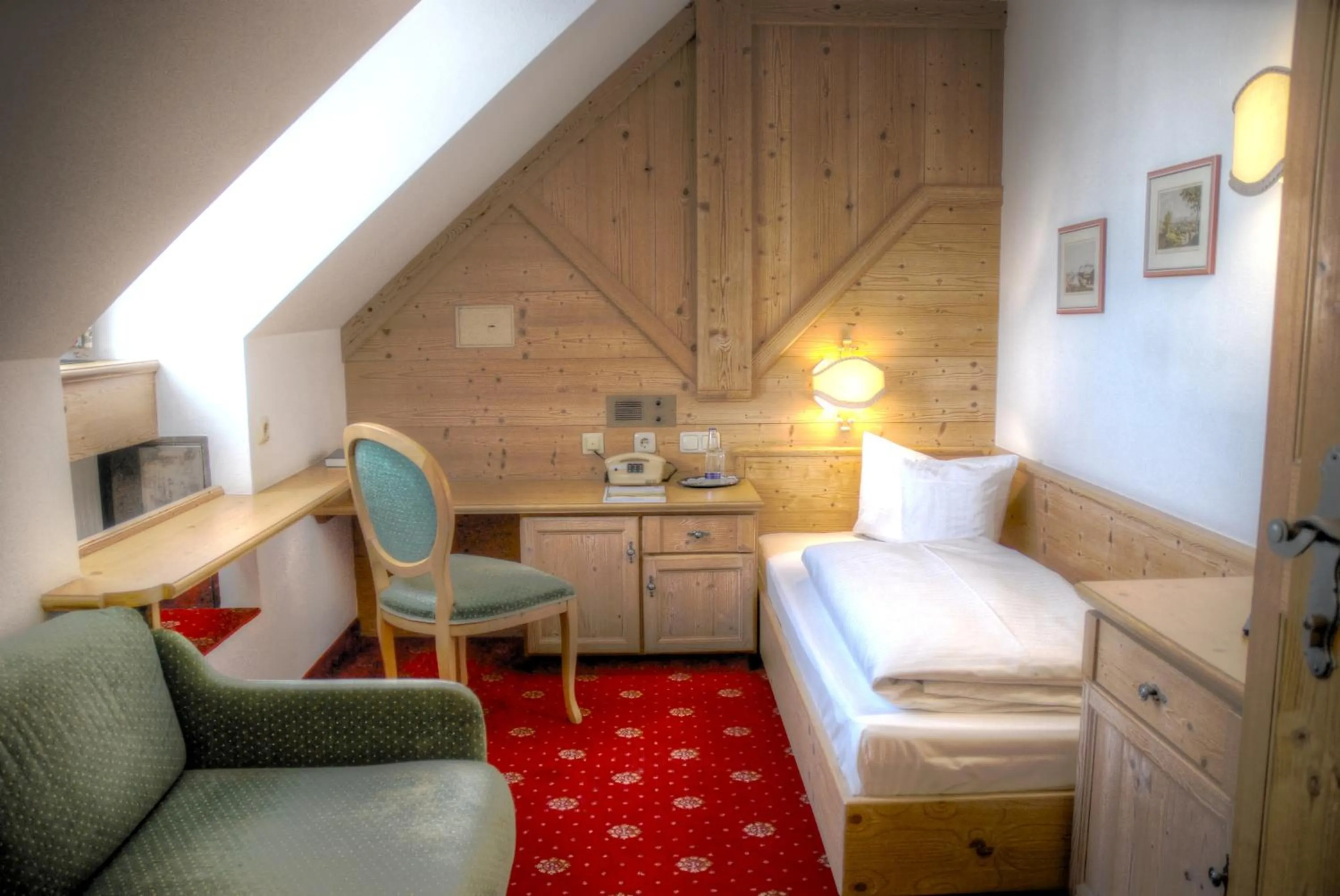 Photo of the whole room, Bed in Hotel Hölzer Bräu by Lehmann Hotels