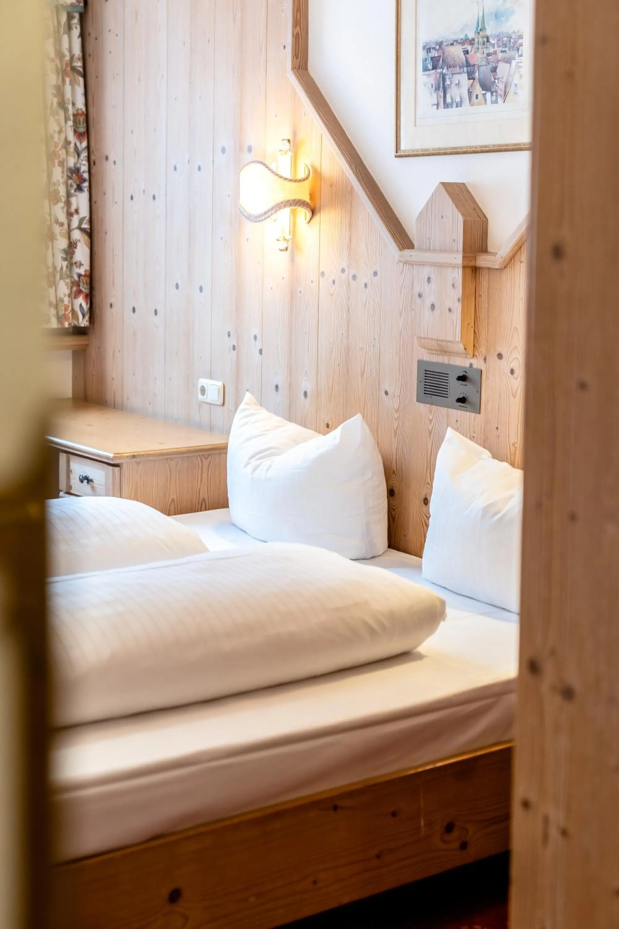 Photo of the whole room, Bed in Hotel Hölzer Bräu by Lehmann Hotels