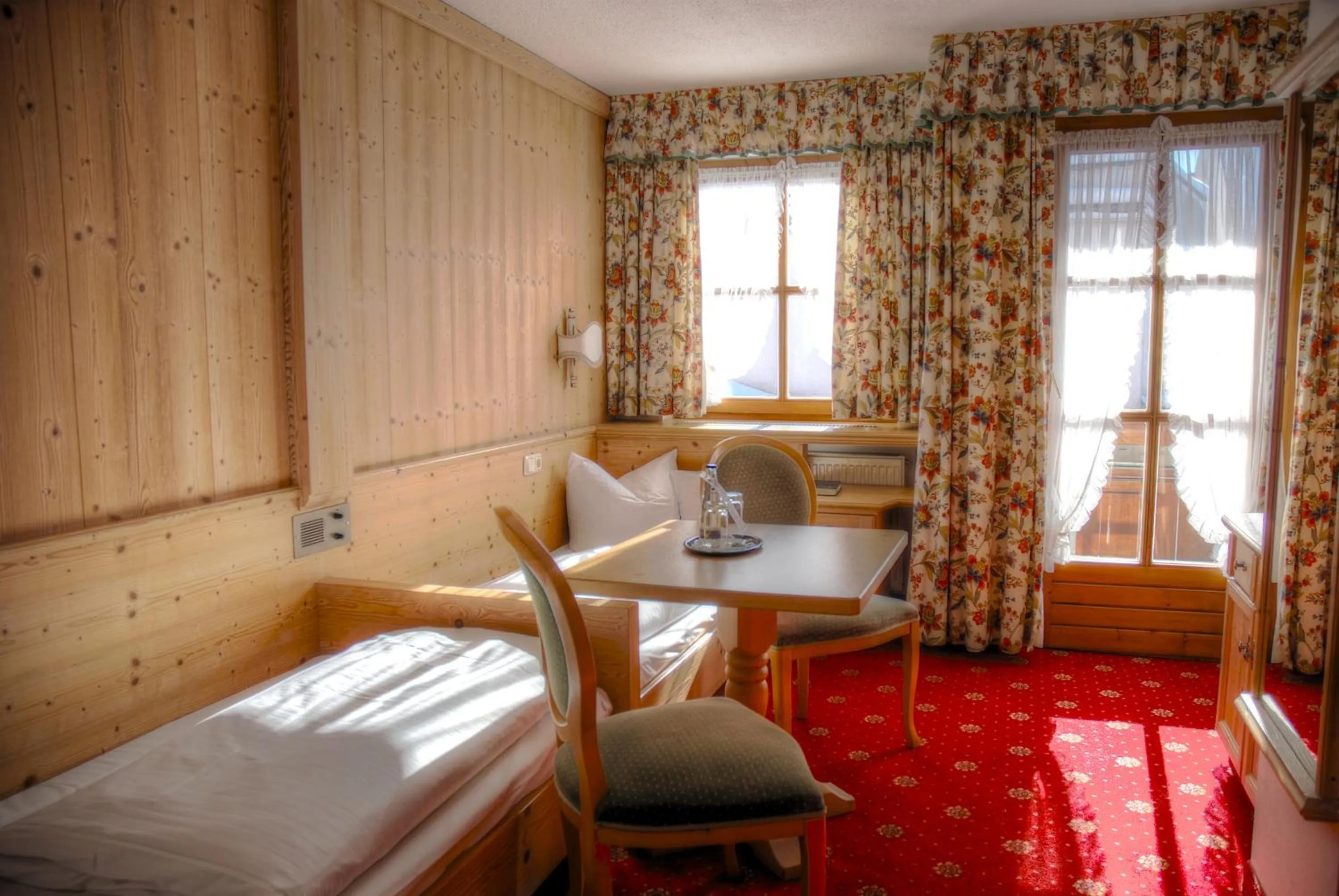 Bathroom, Bed in Hotel Hölzer Bräu by Lehmann Hotels