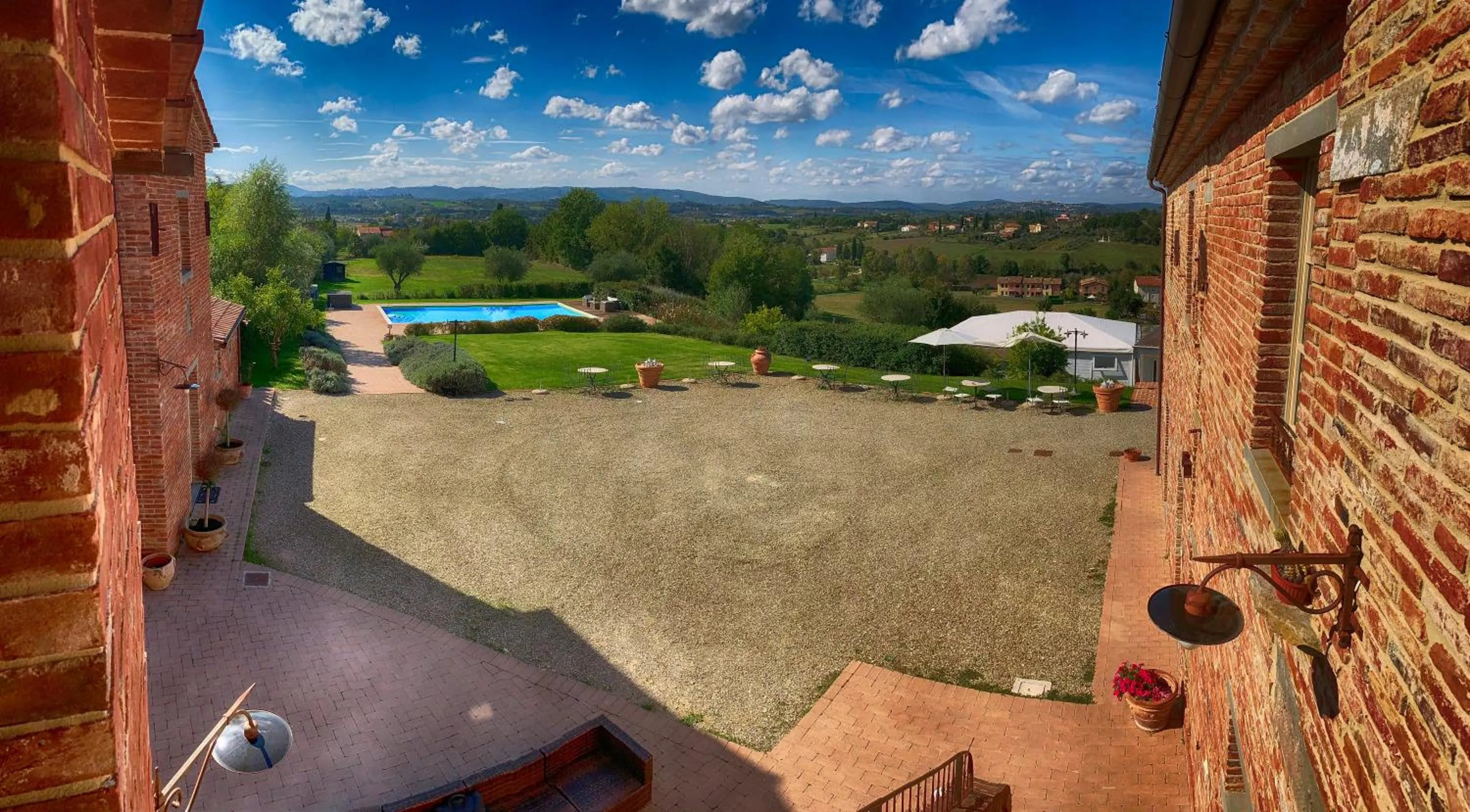 Pool view in Casale Cardini