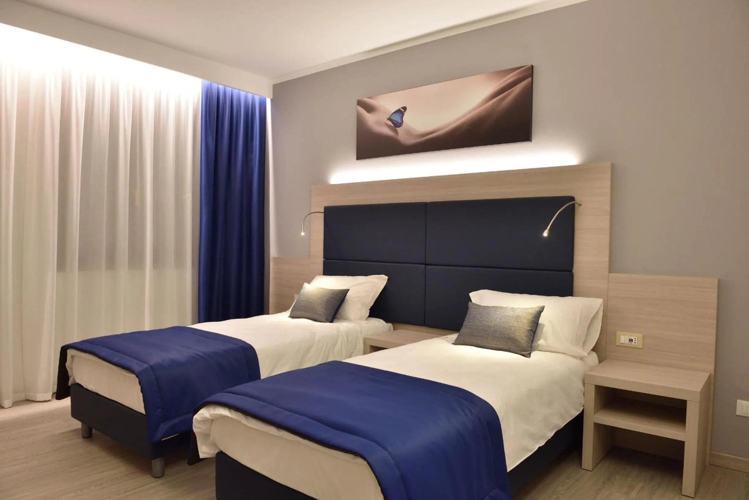 Photo of the whole room, Bed in Residence Al Barcon