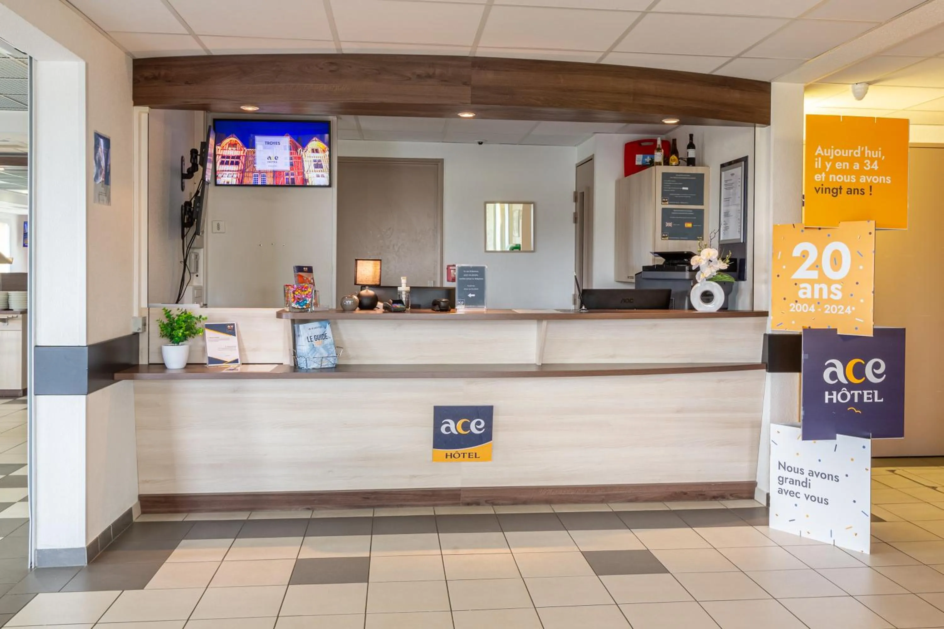 Lobby or reception in Ace Hotel Chateauroux Déols