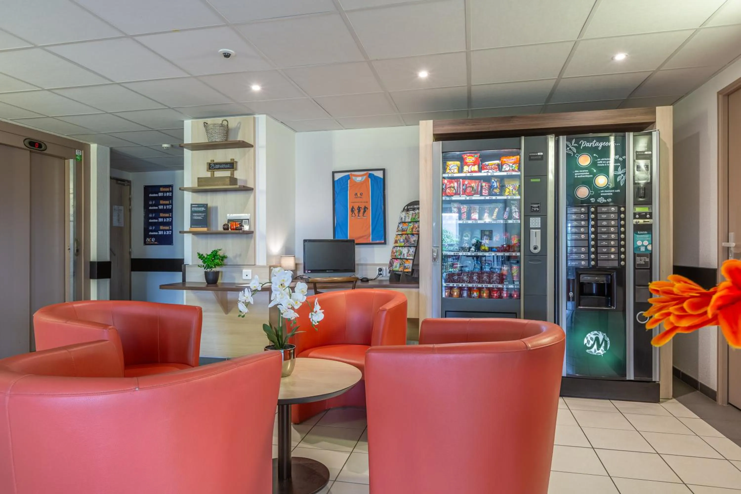 Lobby or reception in Ace Hotel Chateauroux Déols