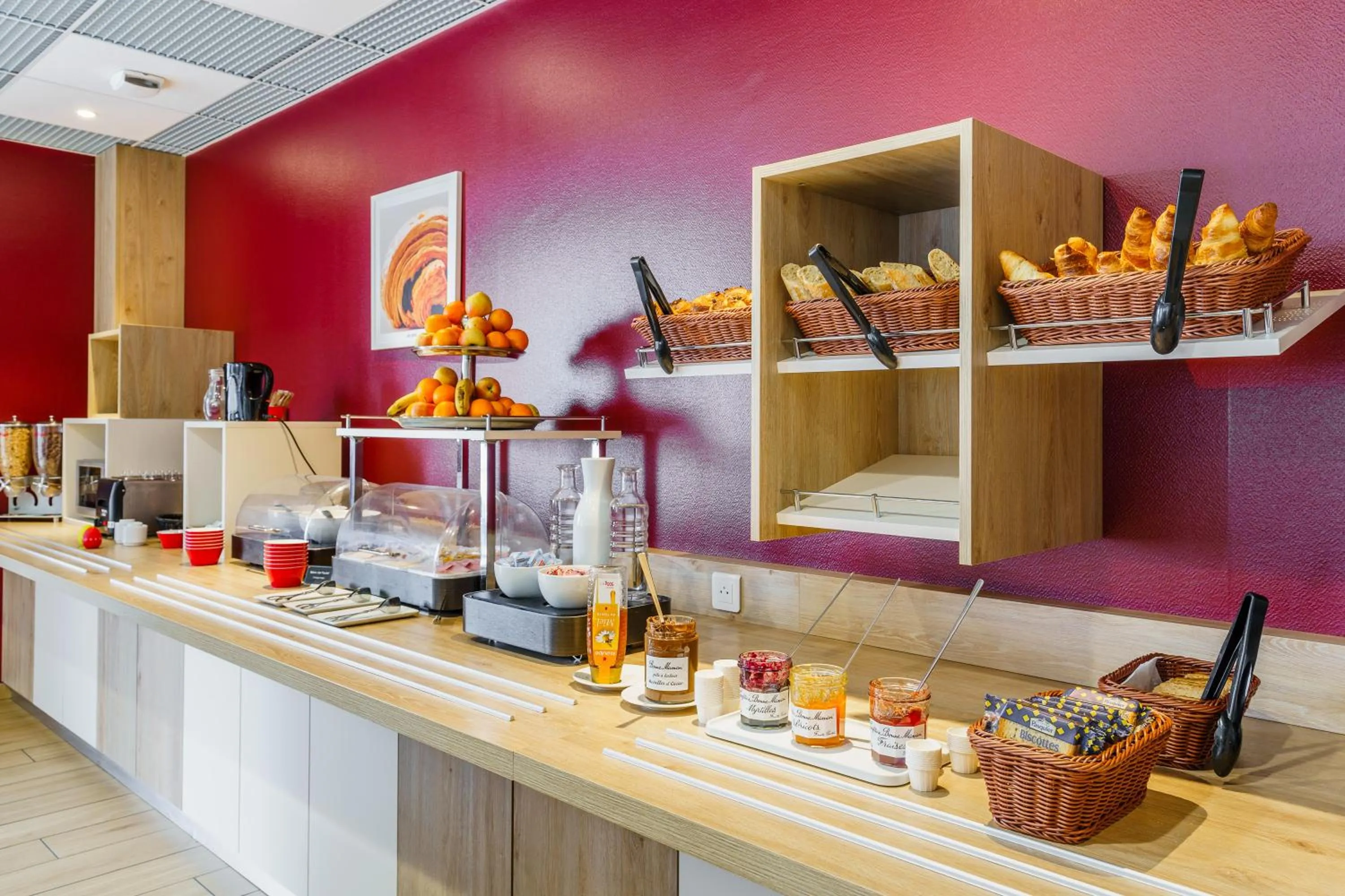 Breakfast in Ace Hotel Chateauroux Déols