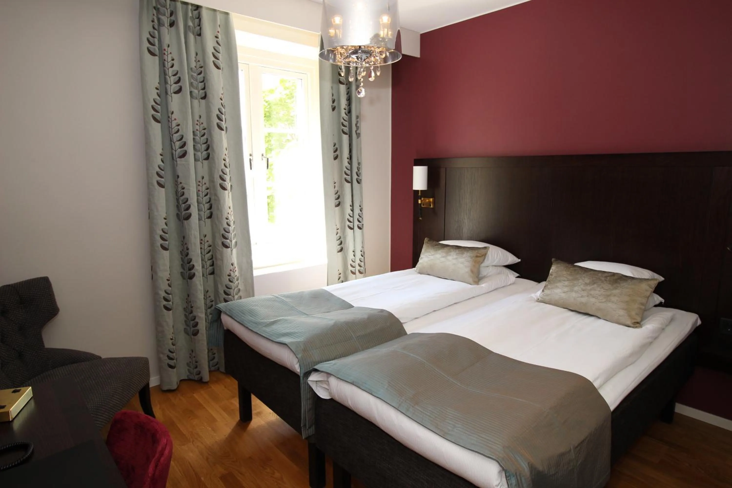 Day, Bed in Grand Hotel Alingsås