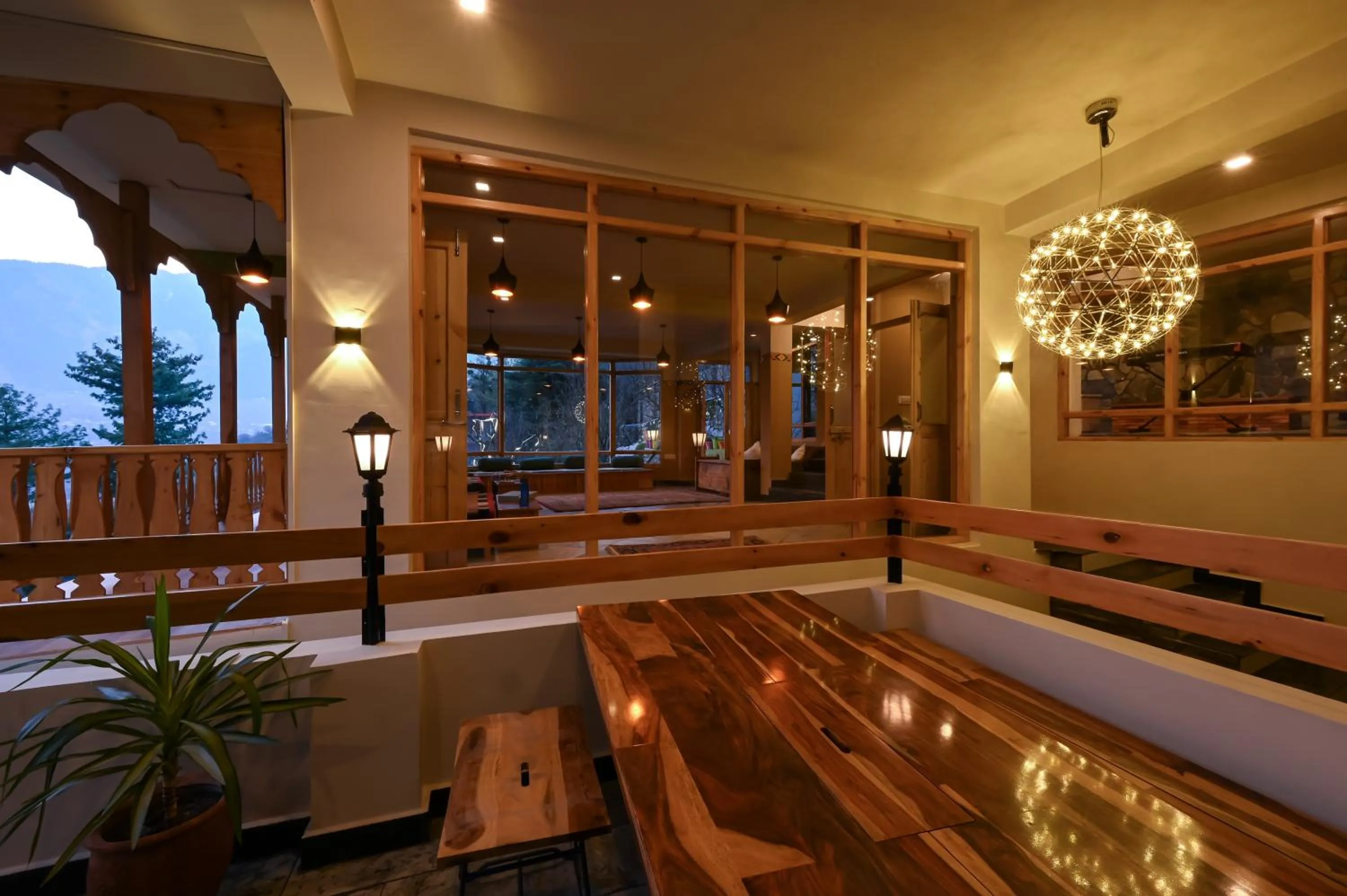 Living room in Zostel Dobhi, Manali