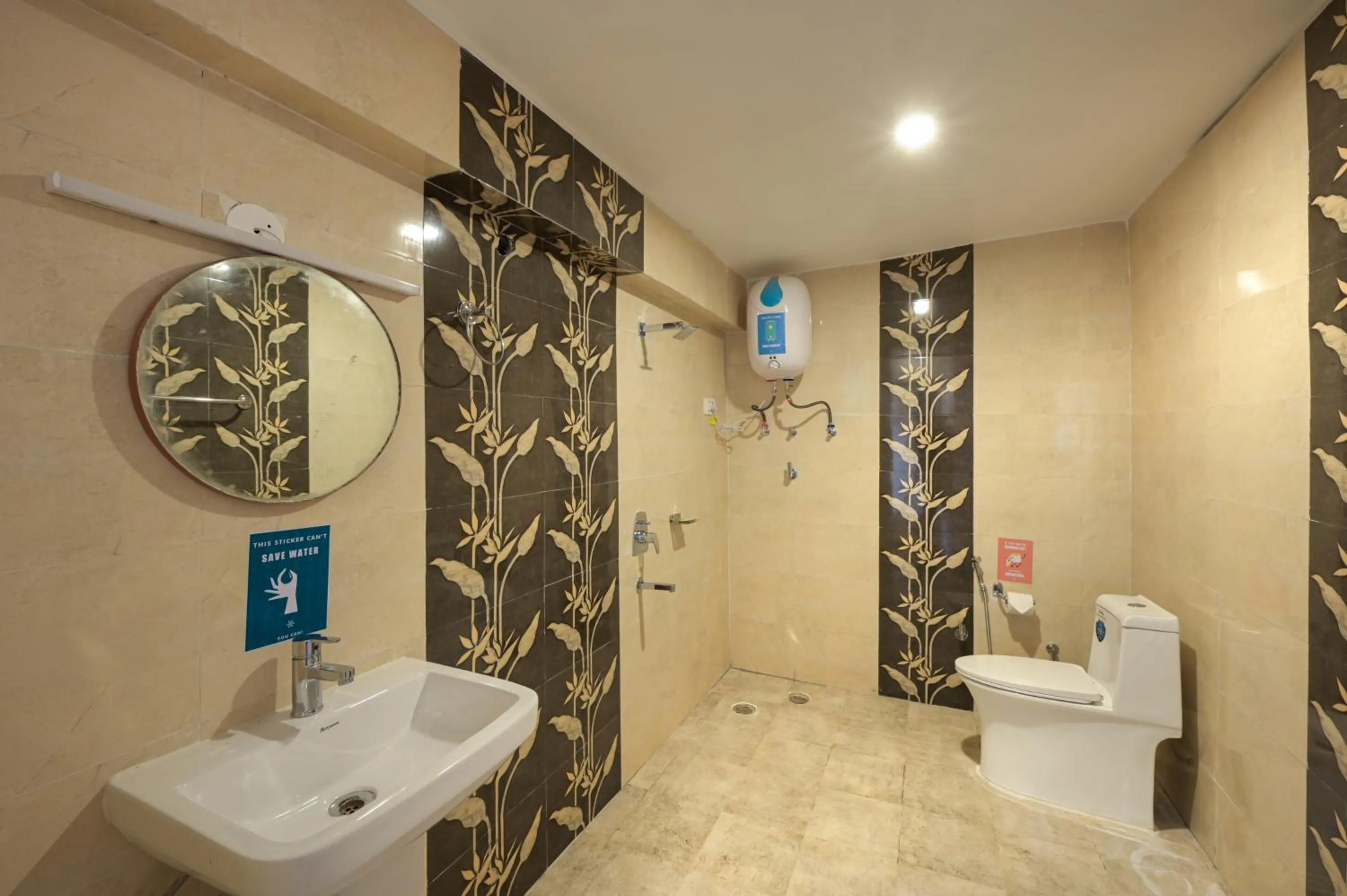 Toilet in Zostel Dobhi, Manali