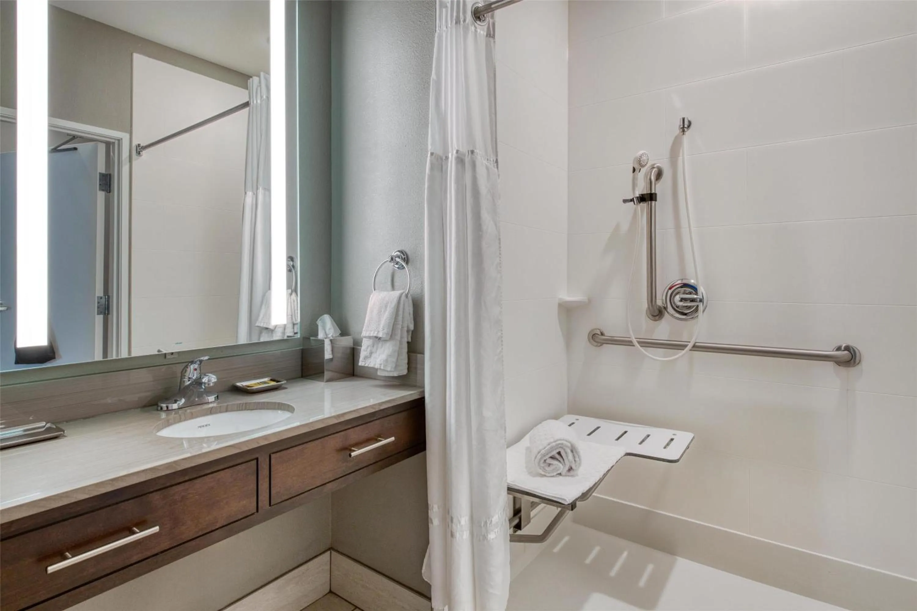 Bathroom in Best Western Plus Saint Peter